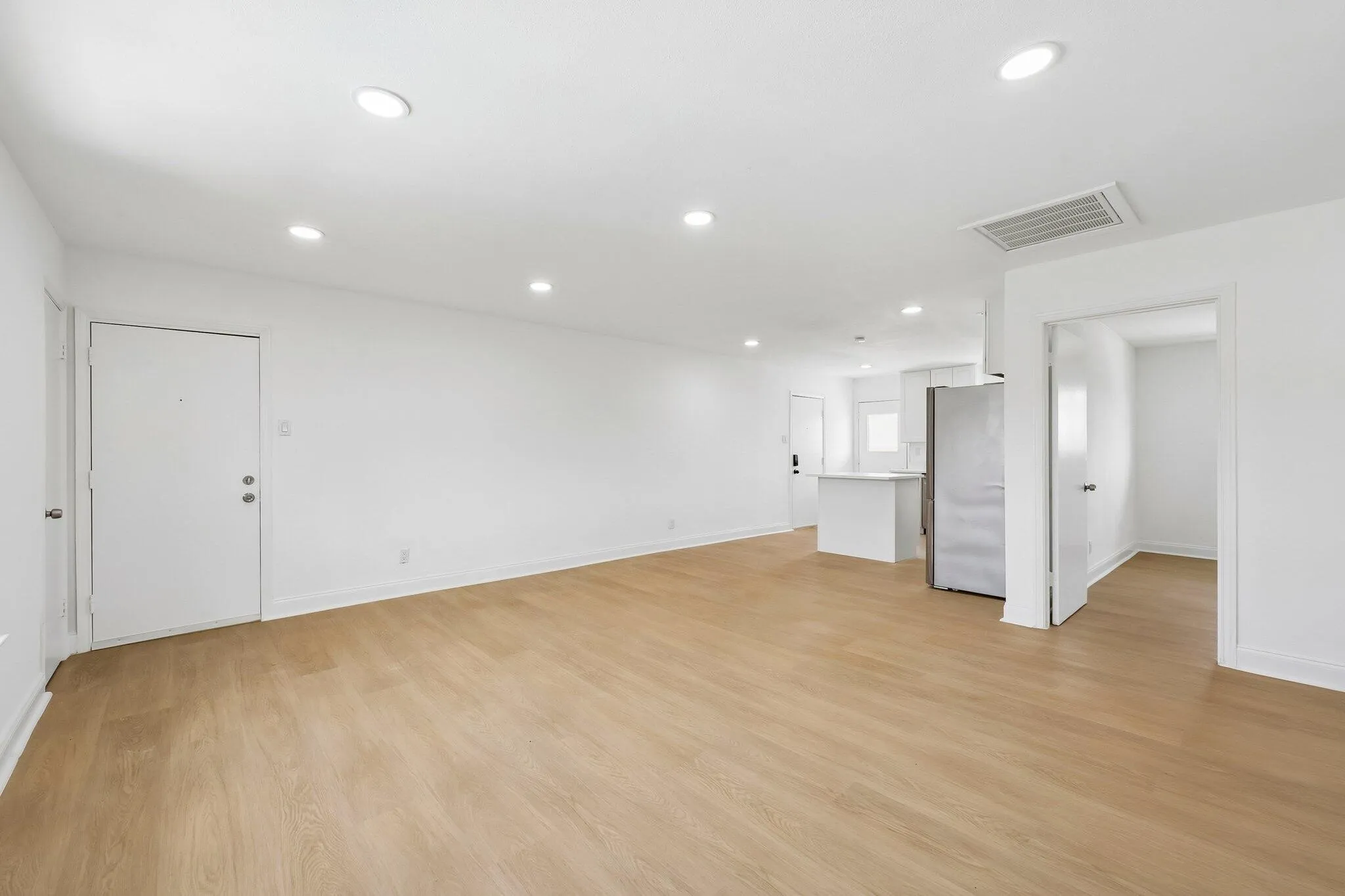 Condominium For Rent in Dallas County , 5050 Matilda Street 225, Dallas, Texas 75206, 2 Bedroom, 2 Bathroom, Garage spaces, 1,055 Sqft, built in 1968, mls#21413828, Real Estate Agent in Dallas, Homes For Rent in Dallas county, Homes For Rent in Dallas, Realtor in Dallas Texas, Real Estate Brokerage Independent Realty Texas, Luminita Cordes Realtor