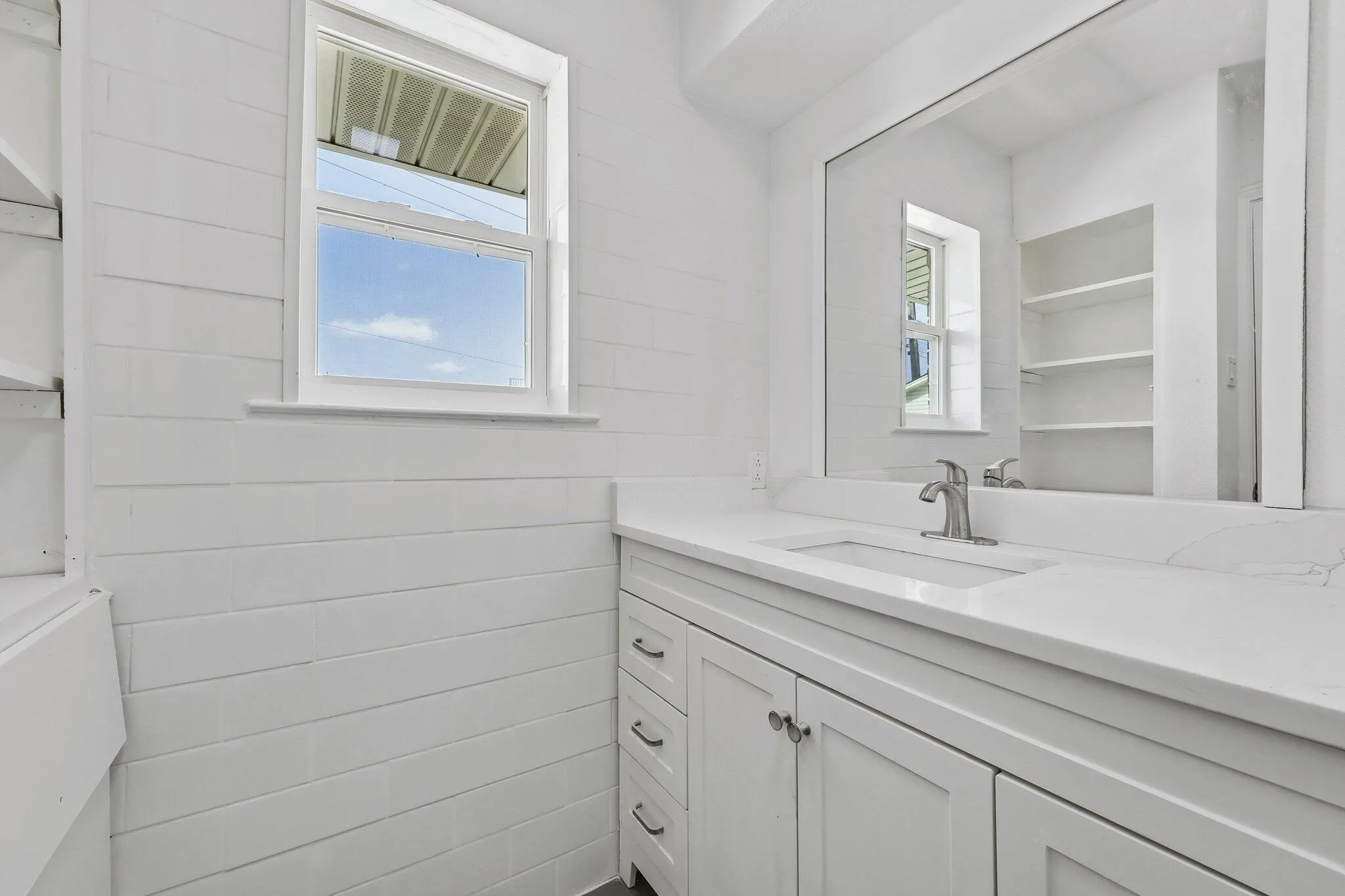 Condominium For Rent in Dallas County , 5050 Matilda Street 225, Dallas, Texas 75206, 2 Bedroom, 2 Bathroom, Garage spaces, 1,055 Sqft, built in 1968, mls#21413828, Real Estate Agent in Dallas, Homes For Rent in Dallas county, Homes For Rent in Dallas, Realtor in Dallas Texas, Real Estate Brokerage Independent Realty Texas, Luminita Cordes Realtor
