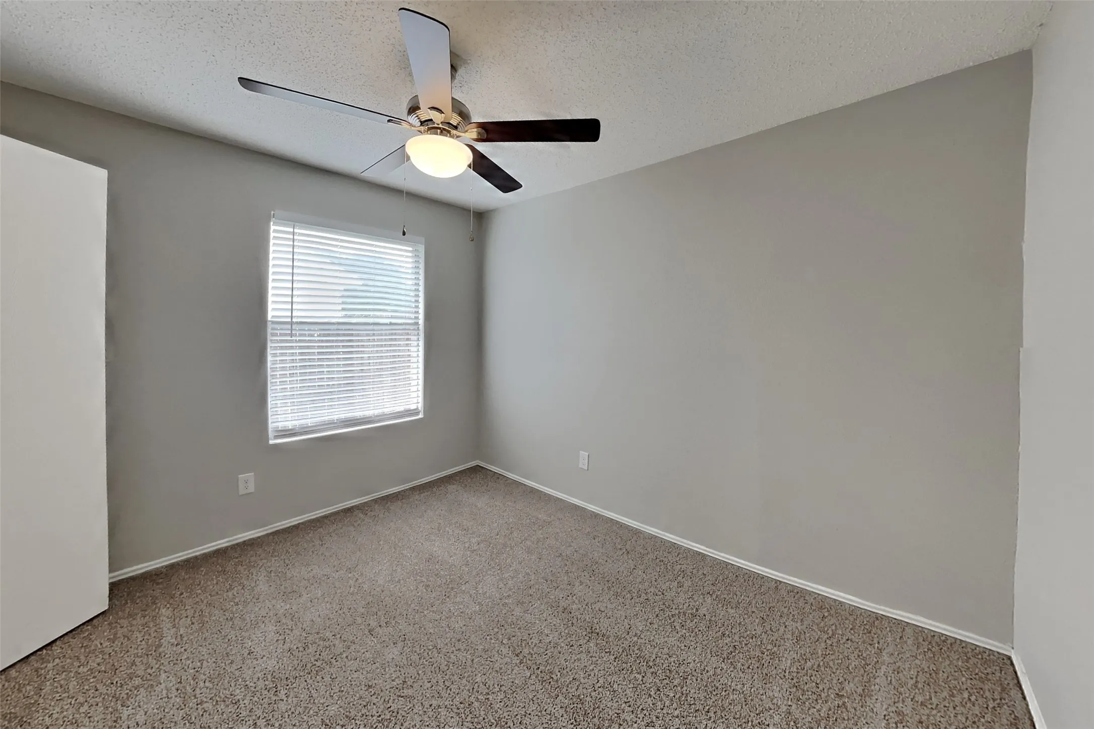 Single Family Residence For Rent in Tarrant County , 3813 Huckleberry Drive, Fort Worth, Texas 76137, 3 Bedroom, 2 Bathroom, 2 Garage spaces, 1,380 Sqft, built in 1987, mls#21413822, Real Estate Agent in Fort Worth, Homes For Rent in Tarrant county, Homes For Rent in Fort Worth, Realtor in Fort Worth Texas, Real Estate Brokerage Independent Realty Texas, Luminita Cordes Realtor