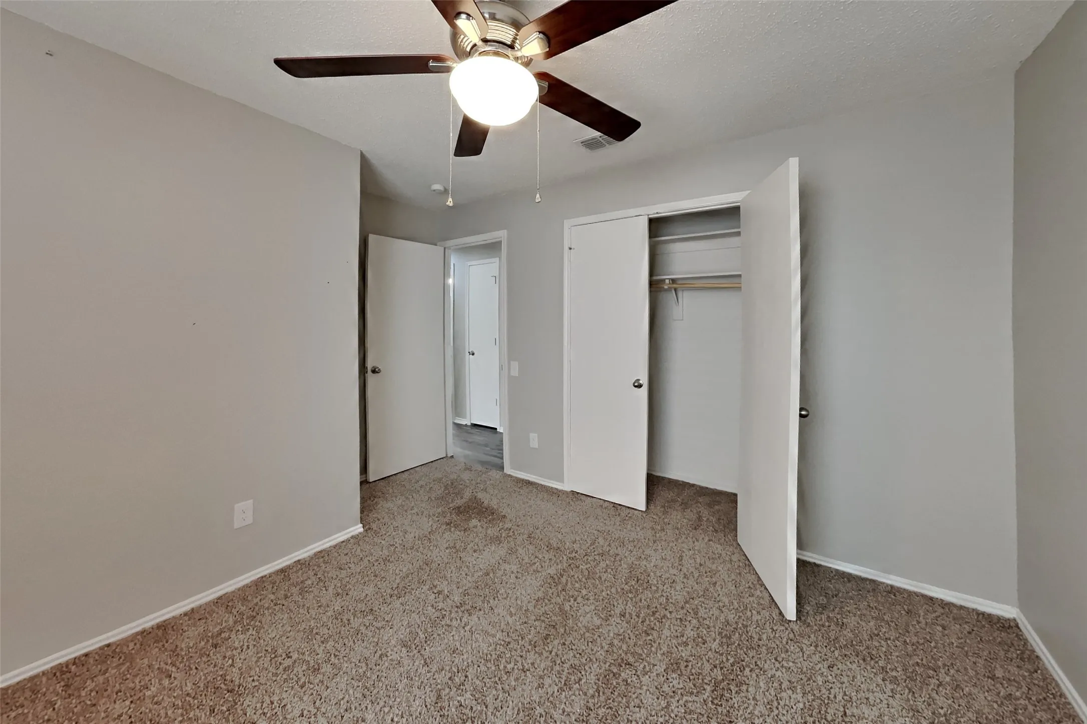 Single Family Residence For Rent in Tarrant County , 3813 Huckleberry Drive, Fort Worth, Texas 76137, 3 Bedroom, 2 Bathroom, 2 Garage spaces, 1,380 Sqft, built in 1987, mls#21413822, Real Estate Agent in Fort Worth, Homes For Rent in Tarrant county, Homes For Rent in Fort Worth, Realtor in Fort Worth Texas, Real Estate Brokerage Independent Realty Texas, Luminita Cordes Realtor