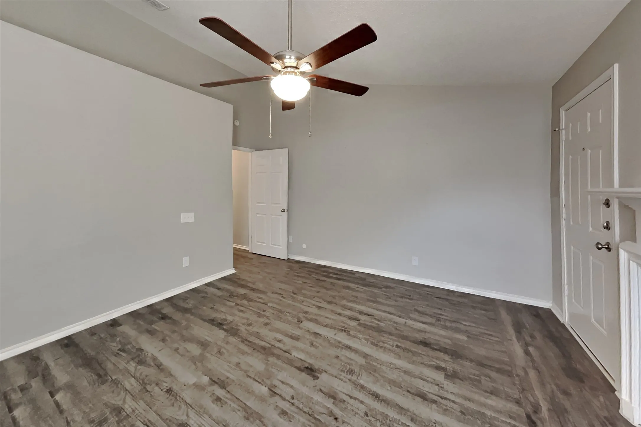 Single Family Residence For Rent in Tarrant County , 3813 Huckleberry Drive, Fort Worth, Texas 76137, 3 Bedroom, 2 Bathroom, 2 Garage spaces, 1,380 Sqft, built in 1987, mls#21413822, Real Estate Agent in Fort Worth, Homes For Rent in Tarrant county, Homes For Rent in Fort Worth, Realtor in Fort Worth Texas, Real Estate Brokerage Independent Realty Texas, Luminita Cordes Realtor