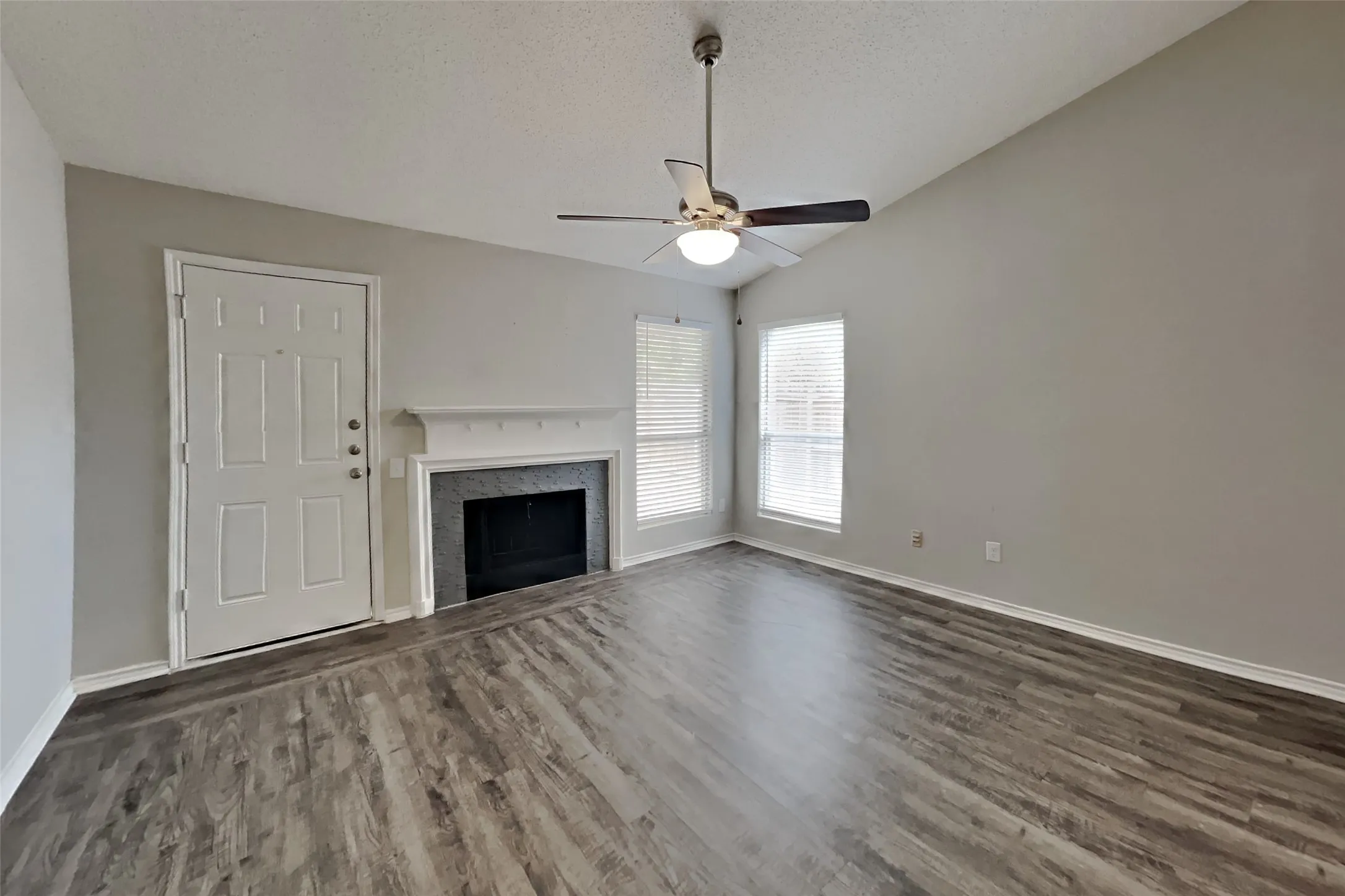 Single Family Residence For Rent in Tarrant County , 3813 Huckleberry Drive, Fort Worth, Texas 76137, 3 Bedroom, 2 Bathroom, 2 Garage spaces, 1,380 Sqft, built in 1987, mls#21413822, Real Estate Agent in Fort Worth, Homes For Rent in Tarrant county, Homes For Rent in Fort Worth, Realtor in Fort Worth Texas, Real Estate Brokerage Independent Realty Texas, Luminita Cordes Realtor