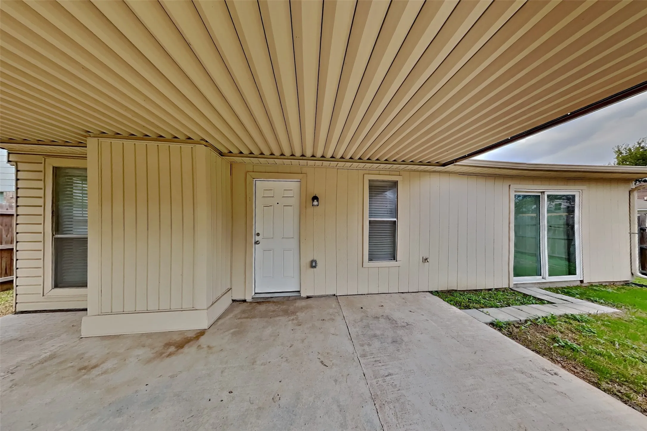 Single Family Residence For Rent in Tarrant County , 3813 Huckleberry Drive, Fort Worth, Texas 76137, 3 Bedroom, 2 Bathroom, 2 Garage spaces, 1,380 Sqft, built in 1987, mls#21413822, Real Estate Agent in Fort Worth, Homes For Rent in Tarrant county, Homes For Rent in Fort Worth, Realtor in Fort Worth Texas, Real Estate Brokerage Independent Realty Texas, Luminita Cordes Realtor