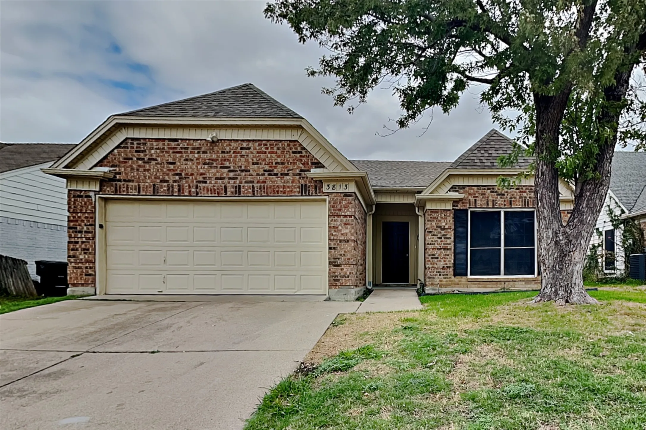 Single Family Residence For Rent in Tarrant County , 3813 Huckleberry Drive, Fort Worth, Texas 76137, 3 Bedroom, 2 Bathroom, 2 Garage spaces, 1,380 Sqft, built in 1987, mls#21413822, Real Estate Agent in Fort Worth, Homes For Rent in Tarrant county, Homes For Rent in Fort Worth, Realtor in Fort Worth Texas, Real Estate Brokerage Independent Realty Texas, Luminita Cordes Realtor