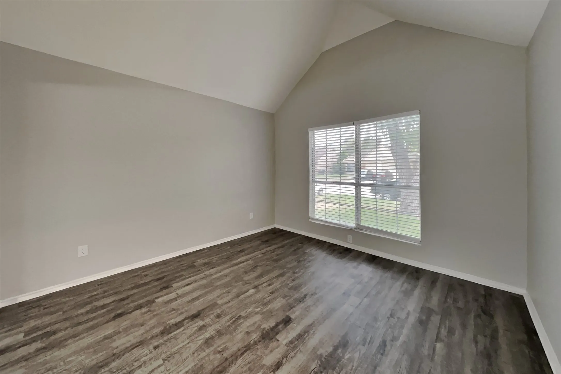 Single Family Residence For Rent in Tarrant County , 3813 Huckleberry Drive, Fort Worth, Texas 76137, 3 Bedroom, 2 Bathroom, 2 Garage spaces, 1,380 Sqft, built in 1987, mls#21413822, Real Estate Agent in Fort Worth, Homes For Rent in Tarrant county, Homes For Rent in Fort Worth, Realtor in Fort Worth Texas, Real Estate Brokerage Independent Realty Texas, Luminita Cordes Realtor
