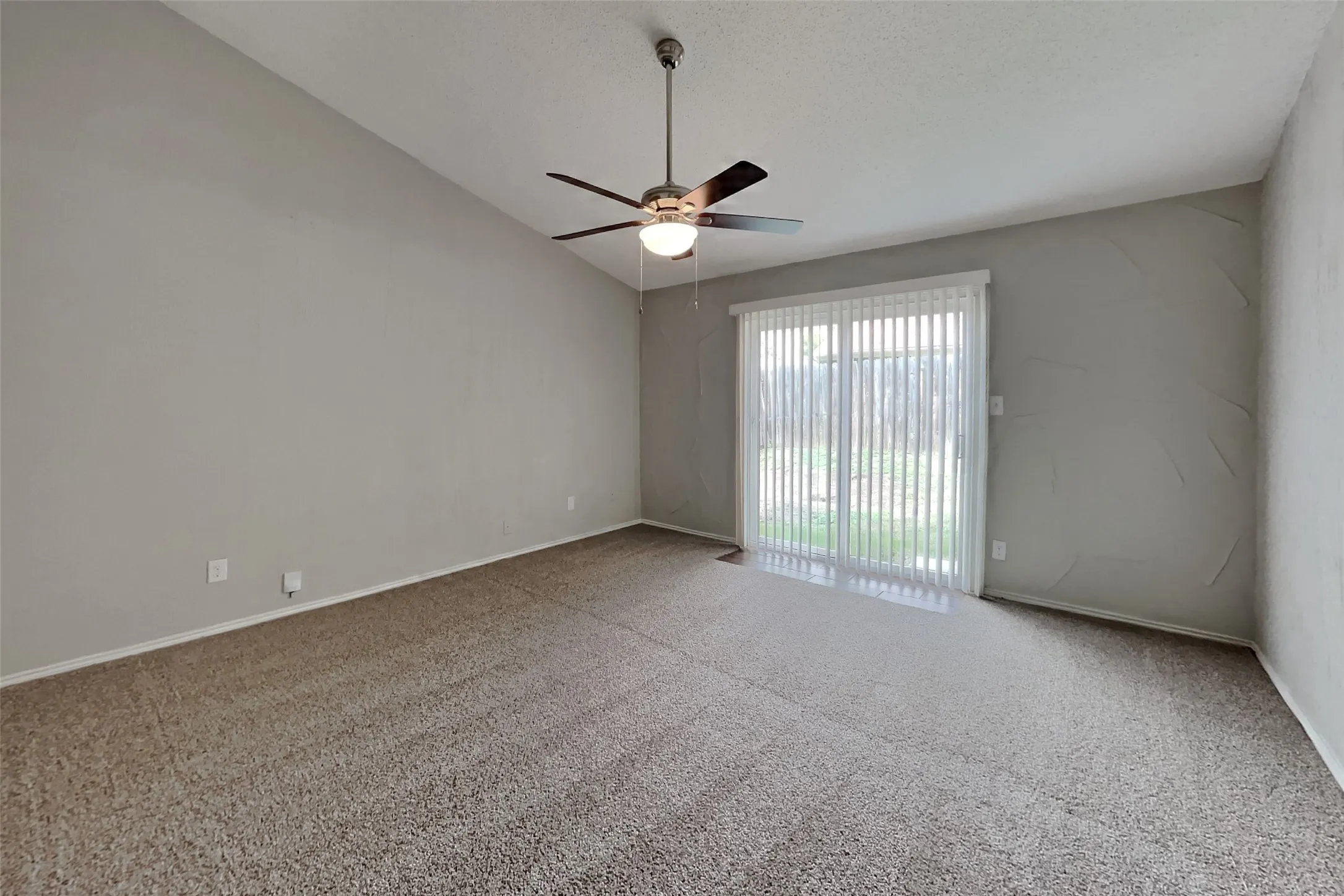 Single Family Residence For Rent in Tarrant County , 3813 Huckleberry Drive, Fort Worth, Texas 76137, 3 Bedroom, 2 Bathroom, 2 Garage spaces, 1,380 Sqft, built in 1987, mls#21413822, Real Estate Agent in Fort Worth, Homes For Rent in Tarrant county, Homes For Rent in Fort Worth, Realtor in Fort Worth Texas, Real Estate Brokerage Independent Realty Texas, Luminita Cordes Realtor