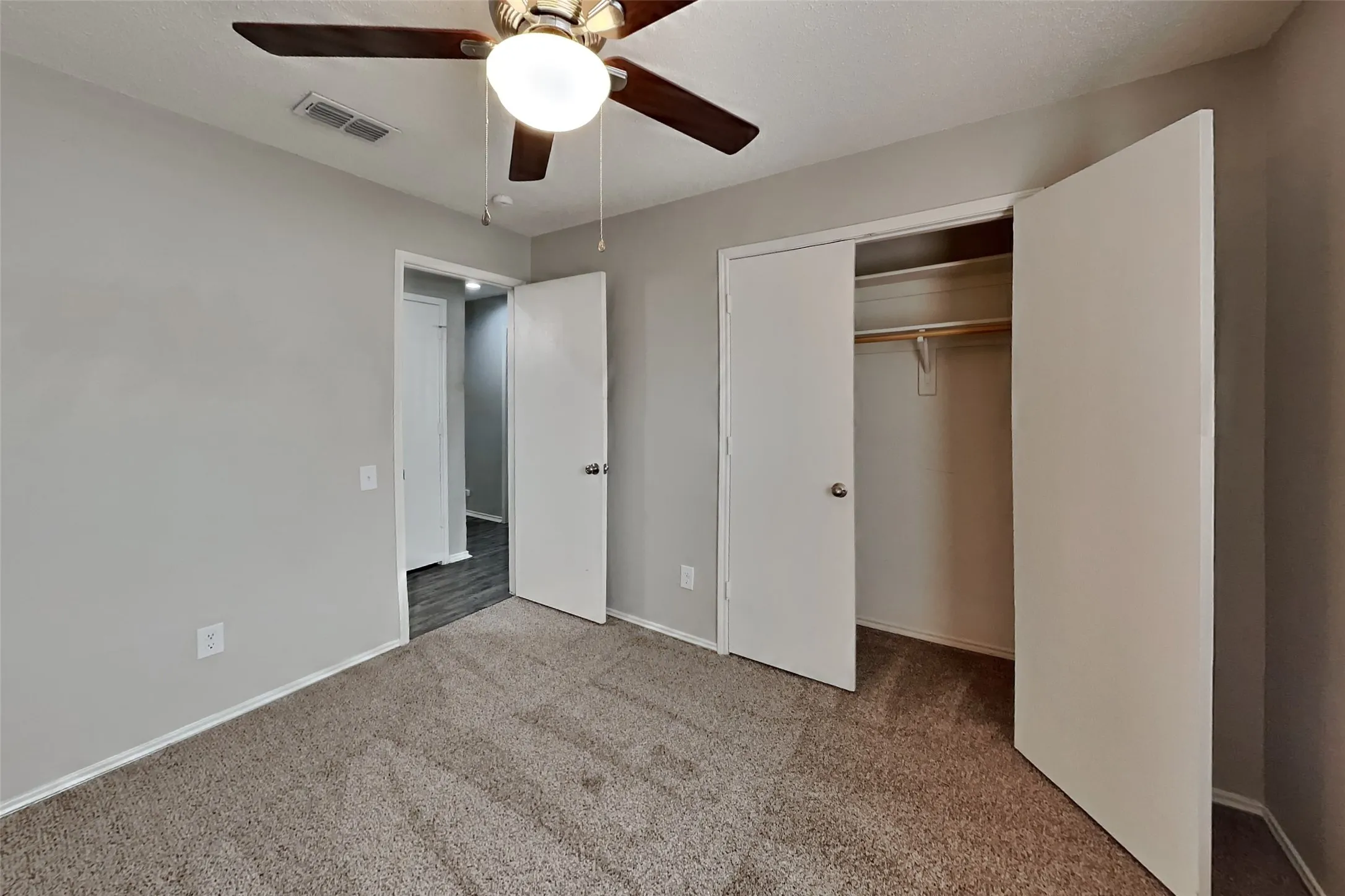 Single Family Residence For Rent in Tarrant County , 3813 Huckleberry Drive, Fort Worth, Texas 76137, 3 Bedroom, 2 Bathroom, 2 Garage spaces, 1,380 Sqft, built in 1987, mls#21413822, Real Estate Agent in Fort Worth, Homes For Rent in Tarrant county, Homes For Rent in Fort Worth, Realtor in Fort Worth Texas, Real Estate Brokerage Independent Realty Texas, Luminita Cordes Realtor