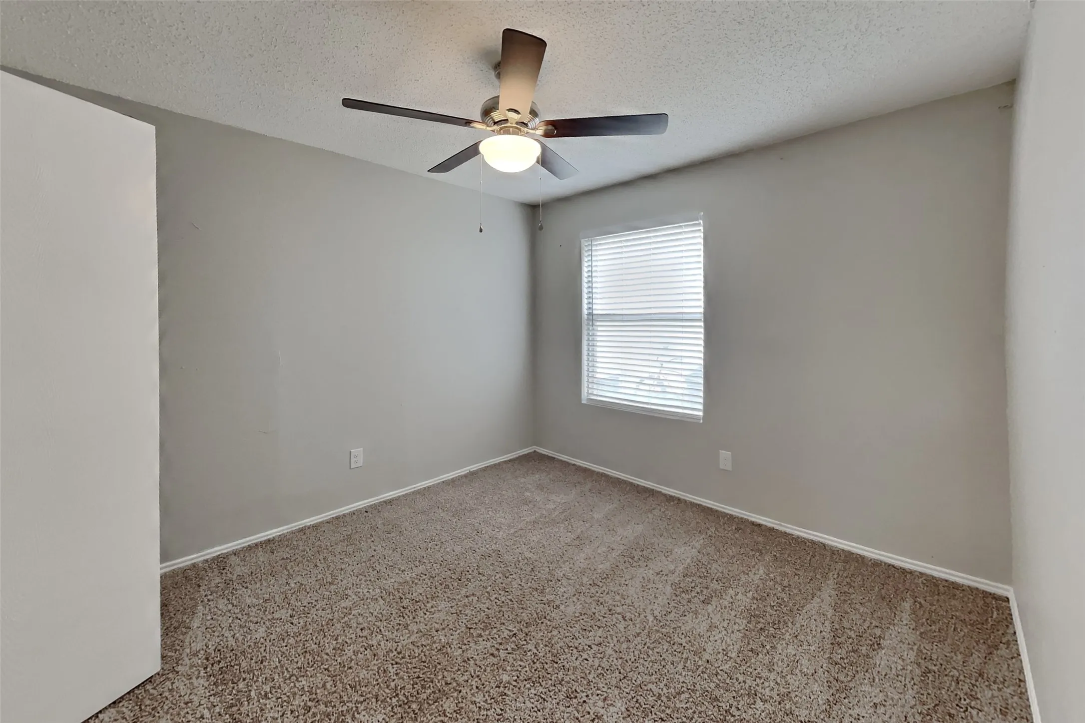Single Family Residence For Rent in Tarrant County , 3813 Huckleberry Drive, Fort Worth, Texas 76137, 3 Bedroom, 2 Bathroom, 2 Garage spaces, 1,380 Sqft, built in 1987, mls#21413822, Real Estate Agent in Fort Worth, Homes For Rent in Tarrant county, Homes For Rent in Fort Worth, Realtor in Fort Worth Texas, Real Estate Brokerage Independent Realty Texas, Luminita Cordes Realtor