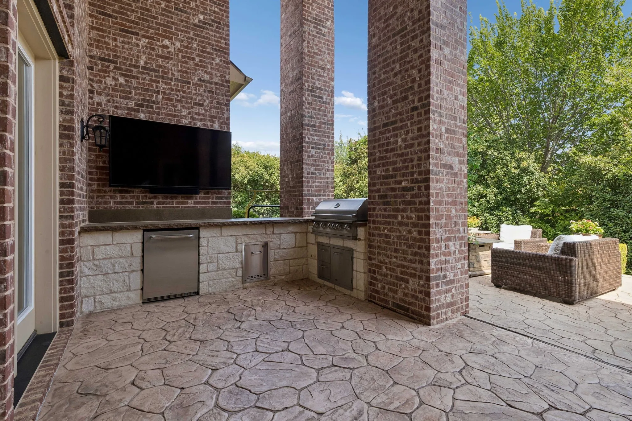 Single Family Residence For Sale in Tarrant County , 305 Corral Court, Southlake, Texas 76092, 5 Bedroom, 5 Bathroom, 4 Garage spaces, 6,033 Sqft, built in 2008, mls#21413777, Real Estate Agent in Southlake, Homes For Sale in Tarrant county, Homes For Sale in Southlake, Realtor in Southlake Texas, Real Estate Brokerage Independent Realty Texas, Luminita Cordes Realtor