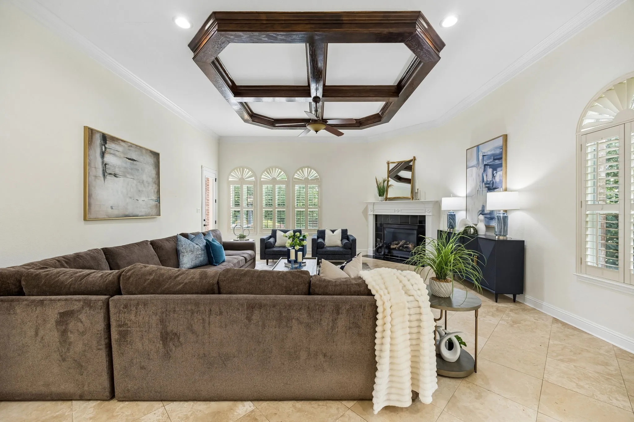 Single Family Residence For Sale in Tarrant County , 305 Corral Court, Southlake, Texas 76092, 5 Bedroom, 5 Bathroom, 4 Garage spaces, 6,033 Sqft, built in 2008, mls#21413777, Real Estate Agent in Southlake, Homes For Sale in Tarrant county, Homes For Sale in Southlake, Realtor in Southlake Texas, Real Estate Brokerage Independent Realty Texas, Luminita Cordes Realtor