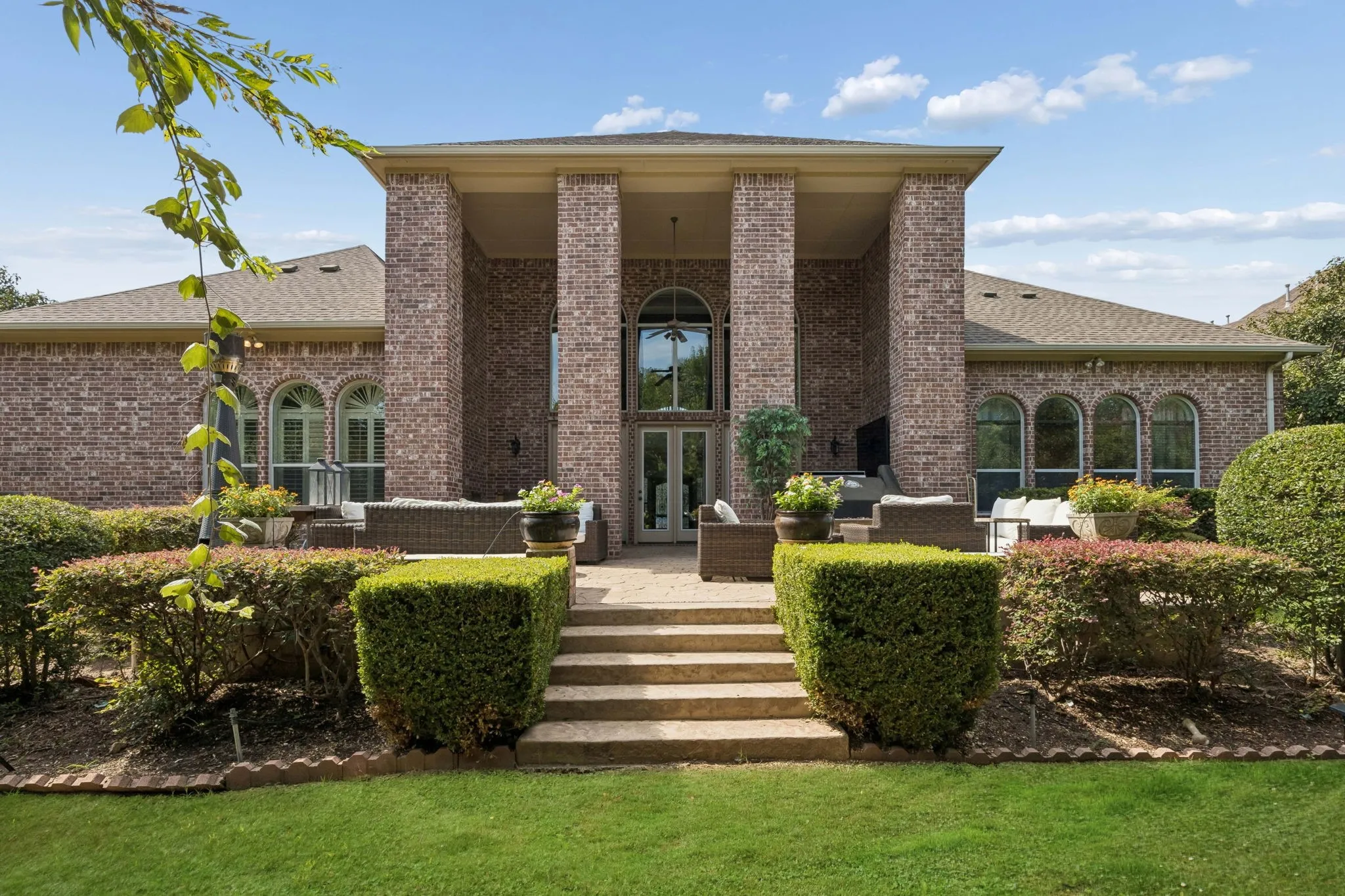 Single Family Residence For Sale in Tarrant County , 305 Corral Court, Southlake, Texas 76092, 5 Bedroom, 5 Bathroom, 4 Garage spaces, 6,033 Sqft, built in 2008, mls#21413777, Real Estate Agent in Southlake, Homes For Sale in Tarrant county, Homes For Sale in Southlake, Realtor in Southlake Texas, Real Estate Brokerage Independent Realty Texas, Luminita Cordes Realtor