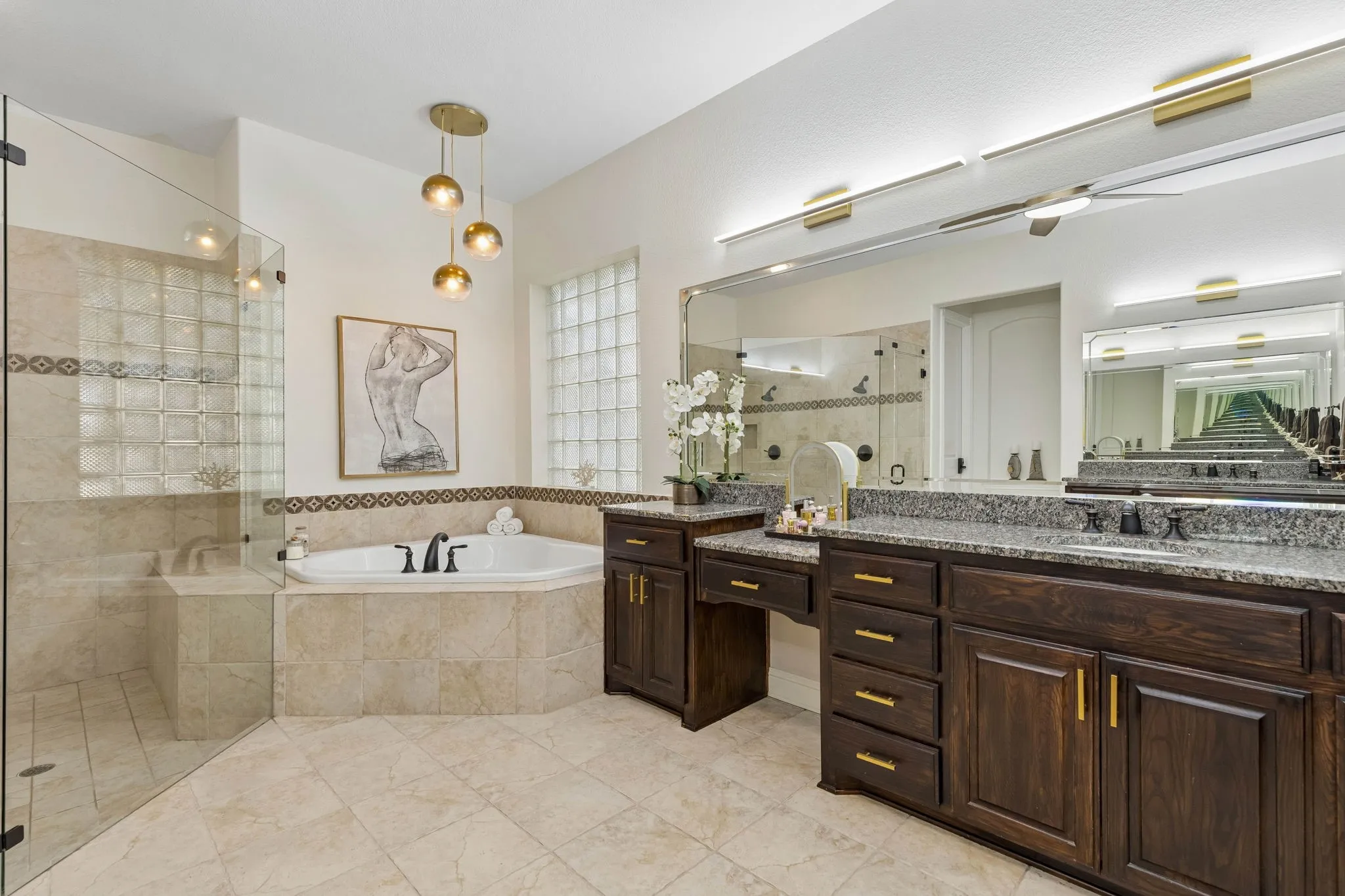 Single Family Residence For Sale in Tarrant County , 305 Corral Court, Southlake, Texas 76092, 5 Bedroom, 5 Bathroom, 4 Garage spaces, 6,033 Sqft, built in 2008, mls#21413777, Real Estate Agent in Southlake, Homes For Sale in Tarrant county, Homes For Sale in Southlake, Realtor in Southlake Texas, Real Estate Brokerage Independent Realty Texas, Luminita Cordes Realtor