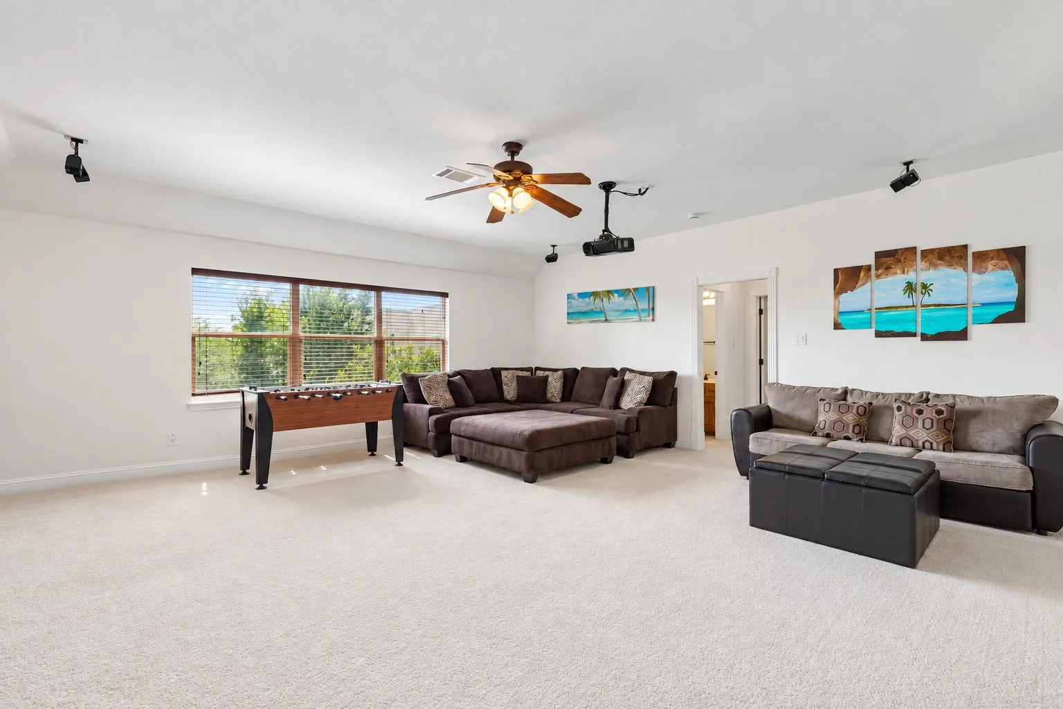 Single Family Residence For Sale in Tarrant County , 305 Corral Court, Southlake, Texas 76092, 5 Bedroom, 5 Bathroom, 4 Garage spaces, 6,033 Sqft, built in 2008, mls#21413777, Real Estate Agent in Southlake, Homes For Sale in Tarrant county, Homes For Sale in Southlake, Realtor in Southlake Texas, Real Estate Brokerage Independent Realty Texas, Luminita Cordes Realtor