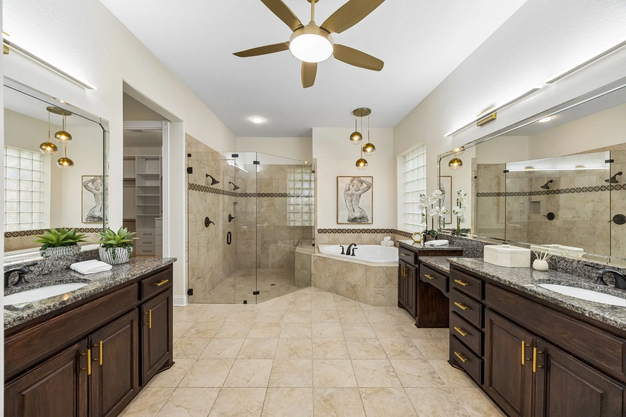 Single Family Residence For Sale in Tarrant County , 305 Corral Court, Southlake, Texas 76092, 5 Bedroom, 5 Bathroom, 4 Garage spaces, 6,033 Sqft, built in 2008, mls#21413777, Real Estate Agent in Southlake, Homes For Sale in Tarrant county, Homes For Sale in Southlake, Realtor in Southlake Texas, Real Estate Brokerage Independent Realty Texas, Luminita Cordes Realtor