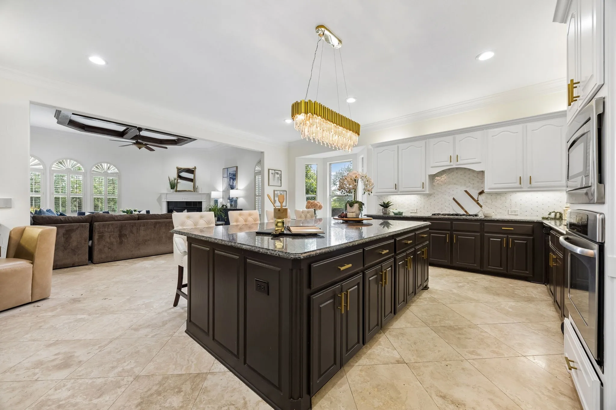 Single Family Residence For Sale in Tarrant County , 305 Corral Court, Southlake, Texas 76092, 5 Bedroom, 5 Bathroom, 4 Garage spaces, 6,033 Sqft, built in 2008, mls#21413777, Real Estate Agent in Southlake, Homes For Sale in Tarrant county, Homes For Sale in Southlake, Realtor in Southlake Texas, Real Estate Brokerage Independent Realty Texas, Luminita Cordes Realtor