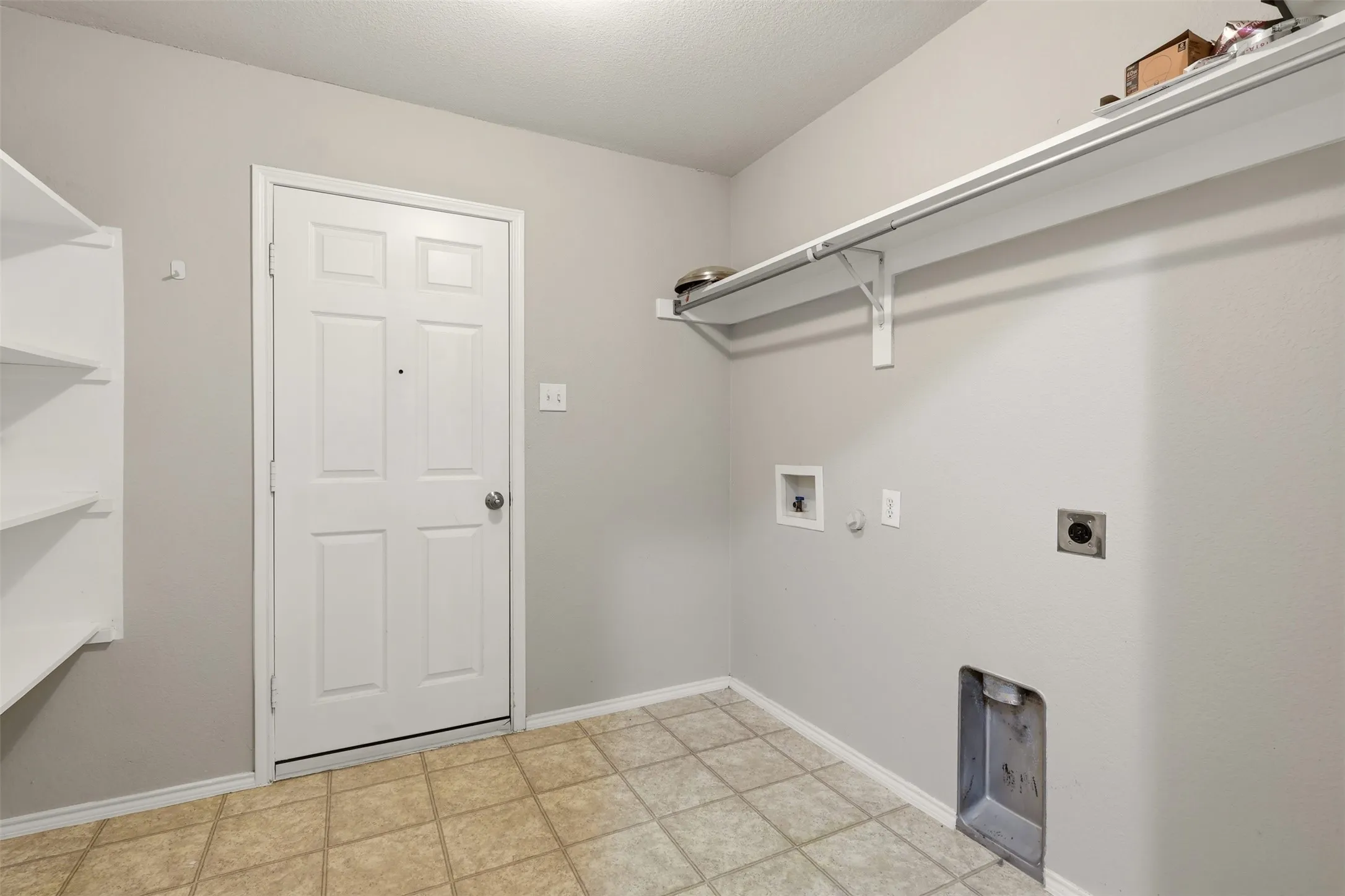 Single Family Residence For Sale in Tarrant County , 5112 Senator Drive, Fort Worth, Texas 76244, 3 Bedroom, 2 Bathroom, 2 Garage spaces, 1,912 Sqft, built in 2004, mls#21413840, Real Estate Agent in Fort Worth, Homes For Sale in Tarrant county, Homes For Sale in Fort Worth, Realtor in Fort Worth Texas, Real Estate Brokerage Independent Realty Texas, Luminita Cordes Realtor