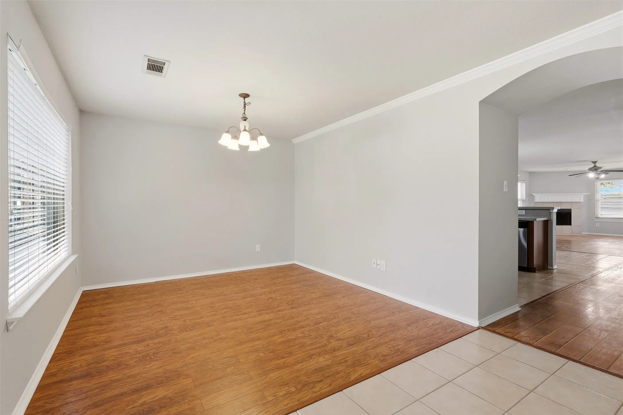 Single Family Residence For Sale in Tarrant County , 5112 Senator Drive, Fort Worth, Texas 76244, 3 Bedroom, 2 Bathroom, 2 Garage spaces, 1,912 Sqft, built in 2004, mls#21413840, Real Estate Agent in Fort Worth, Homes For Sale in Tarrant county, Homes For Sale in Fort Worth, Realtor in Fort Worth Texas, Real Estate Brokerage Independent Realty Texas, Luminita Cordes Realtor
