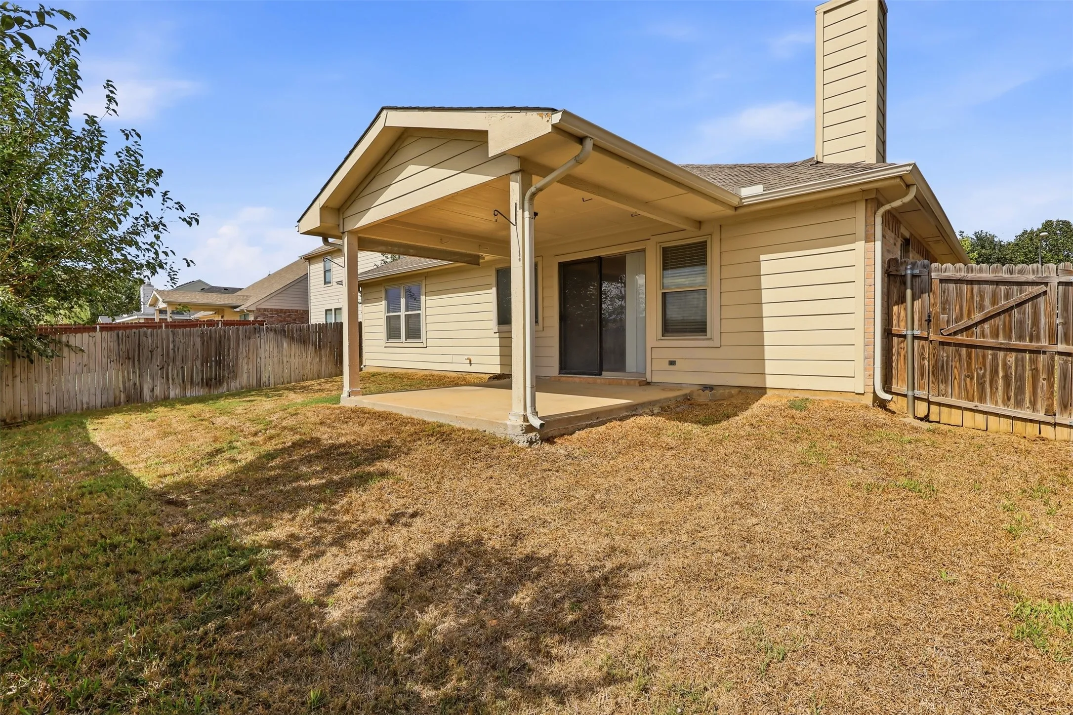 Single Family Residence For Sale in Tarrant County , 5112 Senator Drive, Fort Worth, Texas 76244, 3 Bedroom, 2 Bathroom, 2 Garage spaces, 1,912 Sqft, built in 2004, mls#21413840, Real Estate Agent in Fort Worth, Homes For Sale in Tarrant county, Homes For Sale in Fort Worth, Realtor in Fort Worth Texas, Real Estate Brokerage Independent Realty Texas, Luminita Cordes Realtor