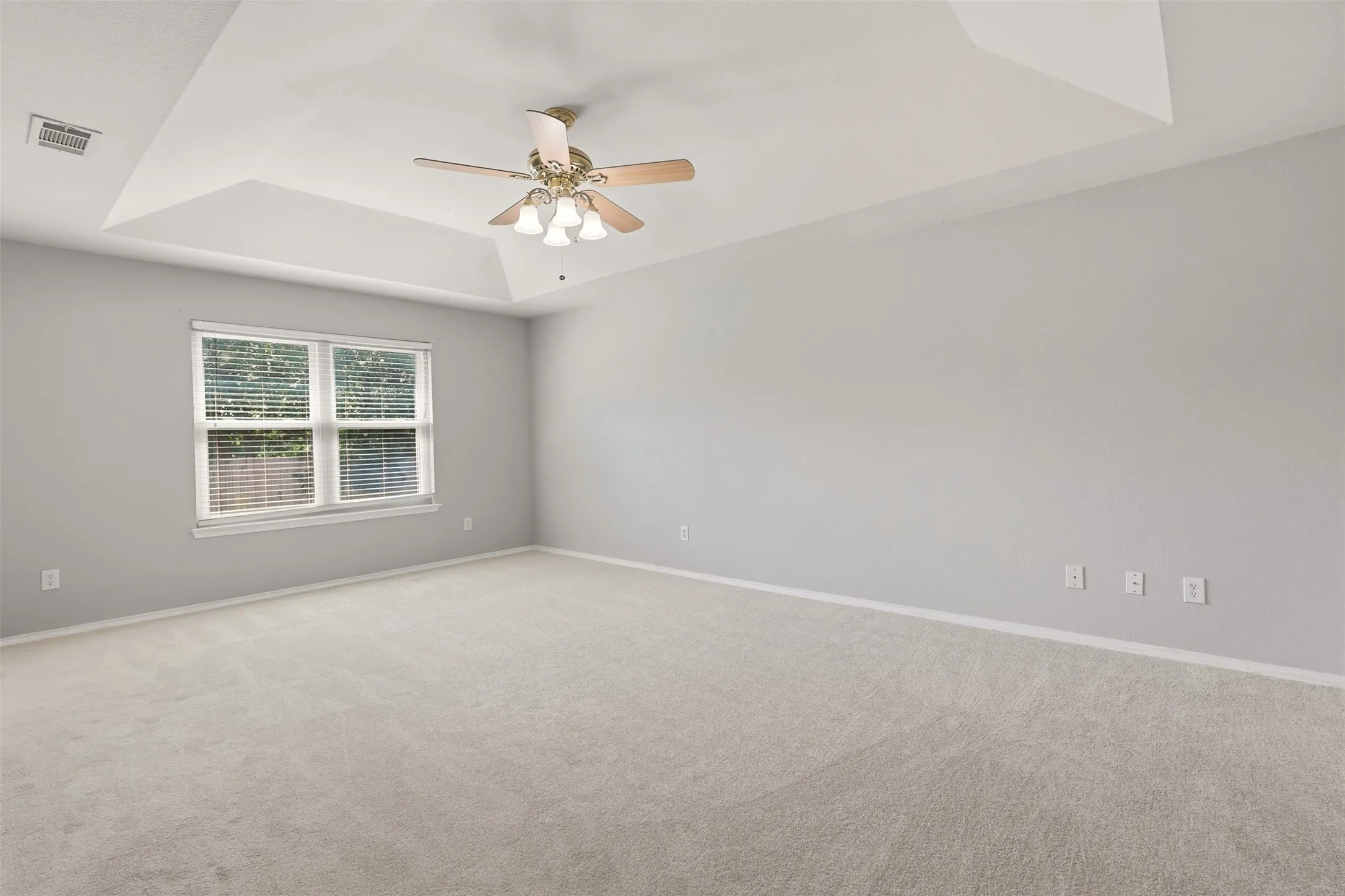 Single Family Residence For Sale in Tarrant County , 5112 Senator Drive, Fort Worth, Texas 76244, 3 Bedroom, 2 Bathroom, 2 Garage spaces, 1,912 Sqft, built in 2004, mls#21413840, Real Estate Agent in Fort Worth, Homes For Sale in Tarrant county, Homes For Sale in Fort Worth, Realtor in Fort Worth Texas, Real Estate Brokerage Independent Realty Texas, Luminita Cordes Realtor