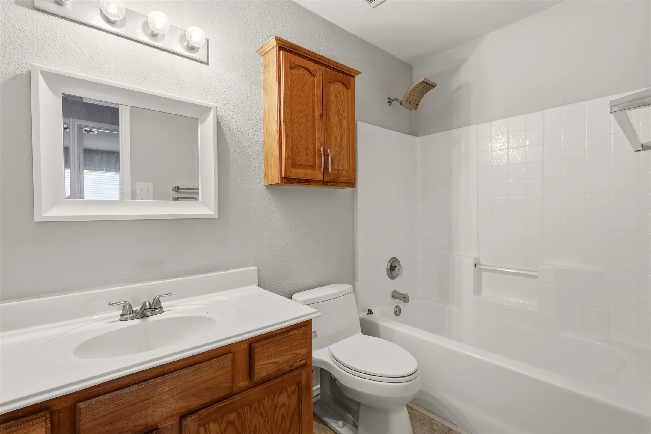 Single Family Residence For Sale in Tarrant County , 5112 Senator Drive, Fort Worth, Texas 76244, 3 Bedroom, 2 Bathroom, 2 Garage spaces, 1,912 Sqft, built in 2004, mls#21413840, Real Estate Agent in Fort Worth, Homes For Sale in Tarrant county, Homes For Sale in Fort Worth, Realtor in Fort Worth Texas, Real Estate Brokerage Independent Realty Texas, Luminita Cordes Realtor