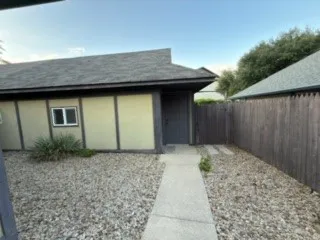 Duplex For Rent in Denton County , 137 E Windsor Drive, Denton, Texas 76209, 2 Bedroom, 2 Bathroom, 2 Garage spaces, 930 Sqft, built in 1980, mls#21412642, Real Estate Agent in Denton, Homes For Rent in Denton county, Homes For Rent in Denton, Realtor in Denton Texas, Real Estate Brokerage Independent Realty Texas, Luminita Cordes Realtor