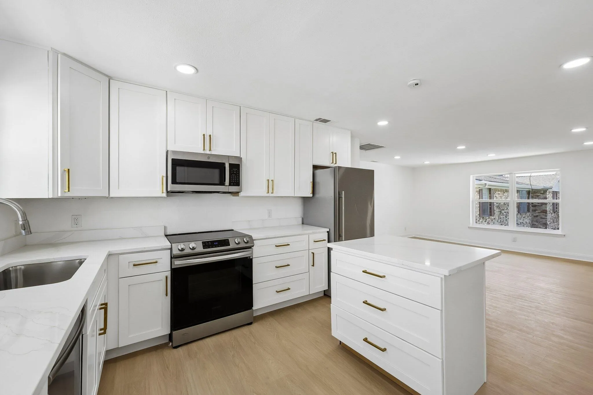 Condominium For Sale in Dallas County , 5050 Matilda Street 225, Dallas, Texas 75206, 2 Bedroom, 2 Bathroom, Garage spaces, 1,055 Sqft, built in 1968, mls#21413842, Real Estate Agent in Dallas, Homes For Sale in Dallas county, Homes For Sale in Dallas, Realtor in Dallas Texas, Real Estate Brokerage Independent Realty Texas, Luminita Cordes Realtor