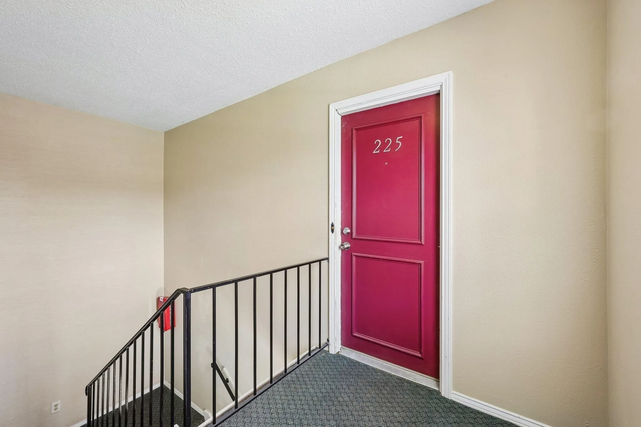 Condominium For Sale in Dallas County , 5050 Matilda Street 225, Dallas, Texas 75206, 2 Bedroom, 2 Bathroom, Garage spaces, 1,055 Sqft, built in 1968, mls#21413842, Real Estate Agent in Dallas, Homes For Sale in Dallas county, Homes For Sale in Dallas, Realtor in Dallas Texas, Real Estate Brokerage Independent Realty Texas, Luminita Cordes Realtor