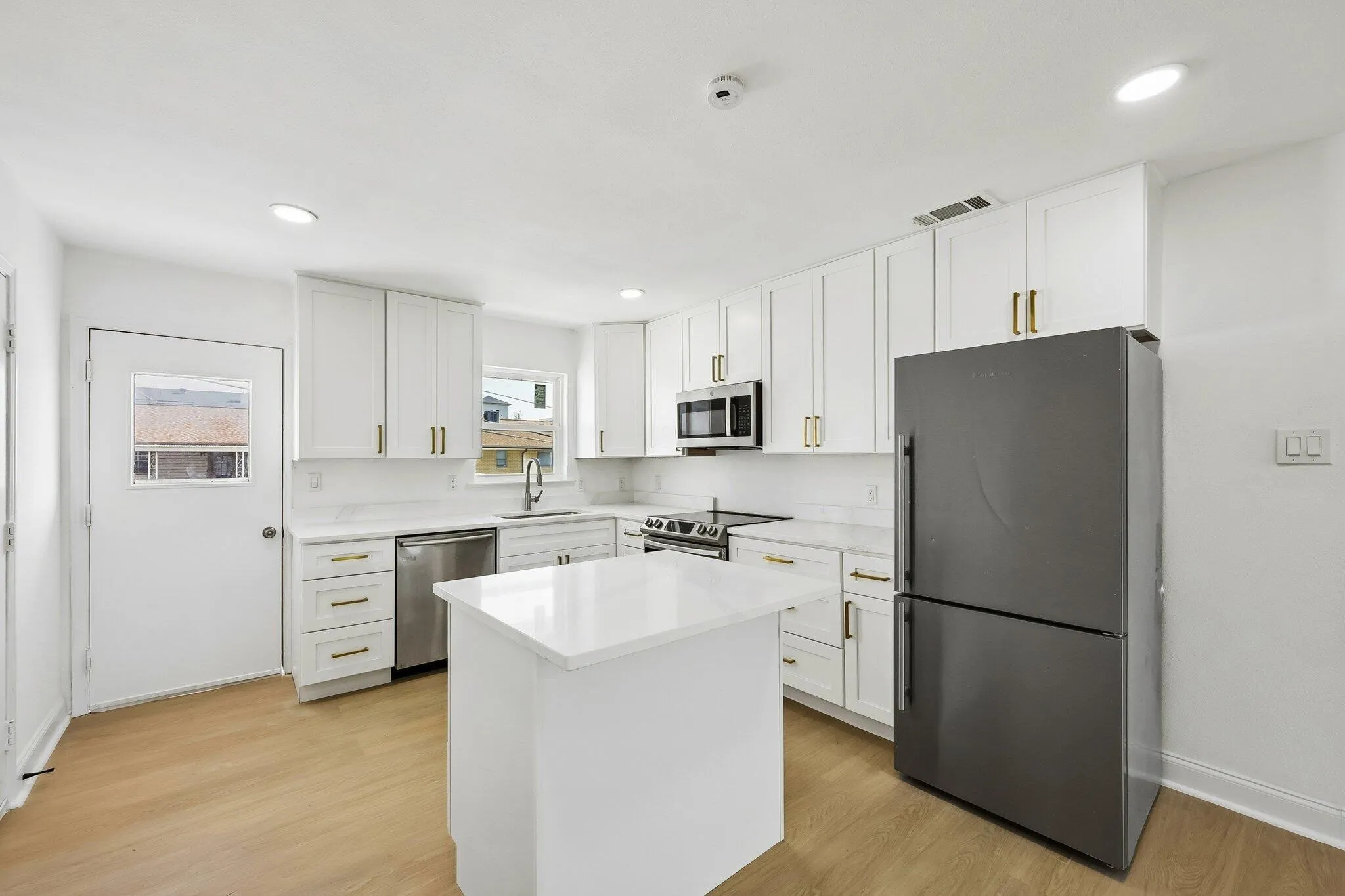 Condominium For Sale in Dallas County , 5050 Matilda Street 225, Dallas, Texas 75206, 2 Bedroom, 2 Bathroom, Garage spaces, 1,055 Sqft, built in 1968, mls#21413842, Real Estate Agent in Dallas, Homes For Sale in Dallas county, Homes For Sale in Dallas, Realtor in Dallas Texas, Real Estate Brokerage Independent Realty Texas, Luminita Cordes Realtor