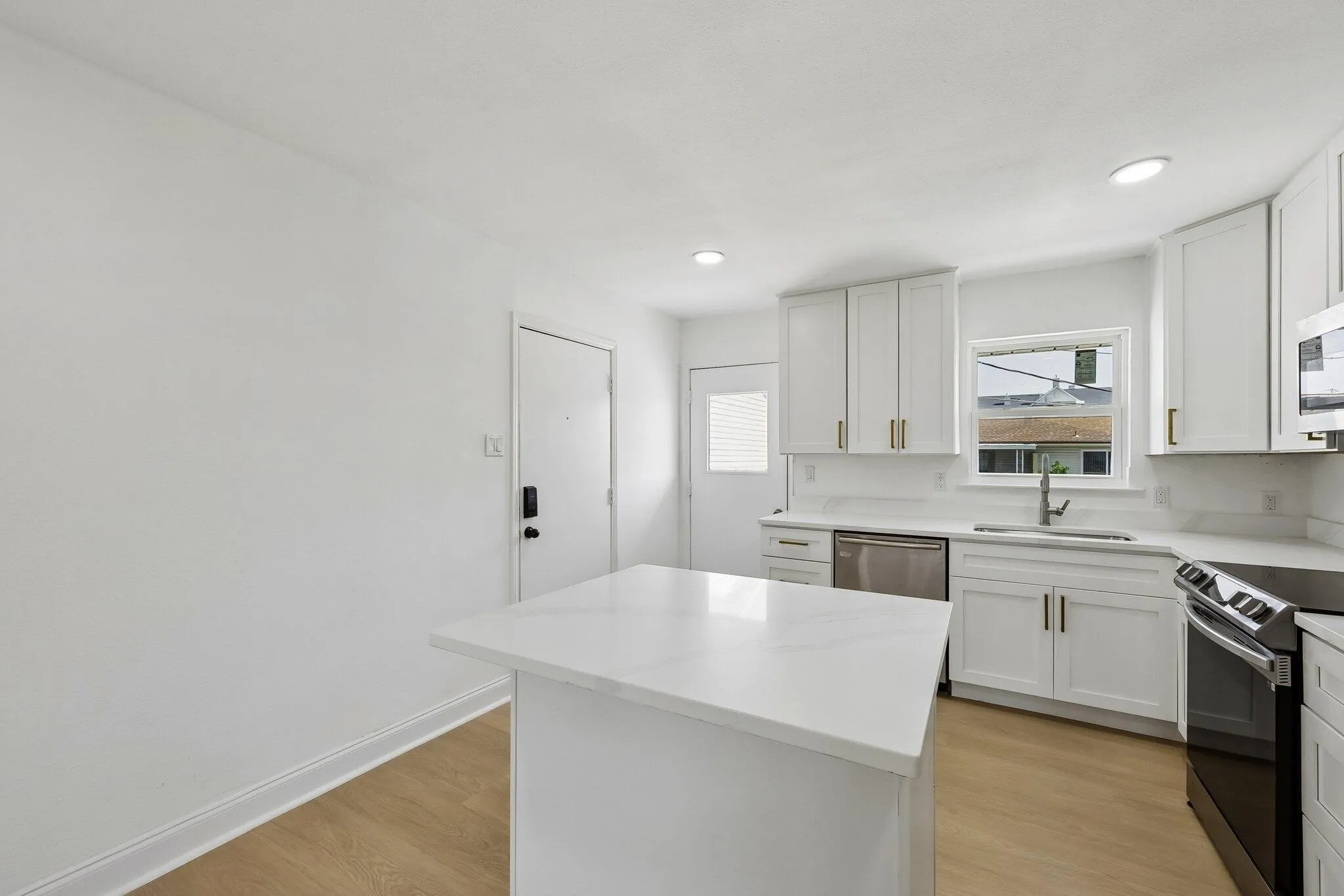 Condominium For Sale in Dallas County , 5050 Matilda Street 225, Dallas, Texas 75206, 2 Bedroom, 2 Bathroom, Garage spaces, 1,055 Sqft, built in 1968, mls#21413842, Real Estate Agent in Dallas, Homes For Sale in Dallas county, Homes For Sale in Dallas, Realtor in Dallas Texas, Real Estate Brokerage Independent Realty Texas, Luminita Cordes Realtor