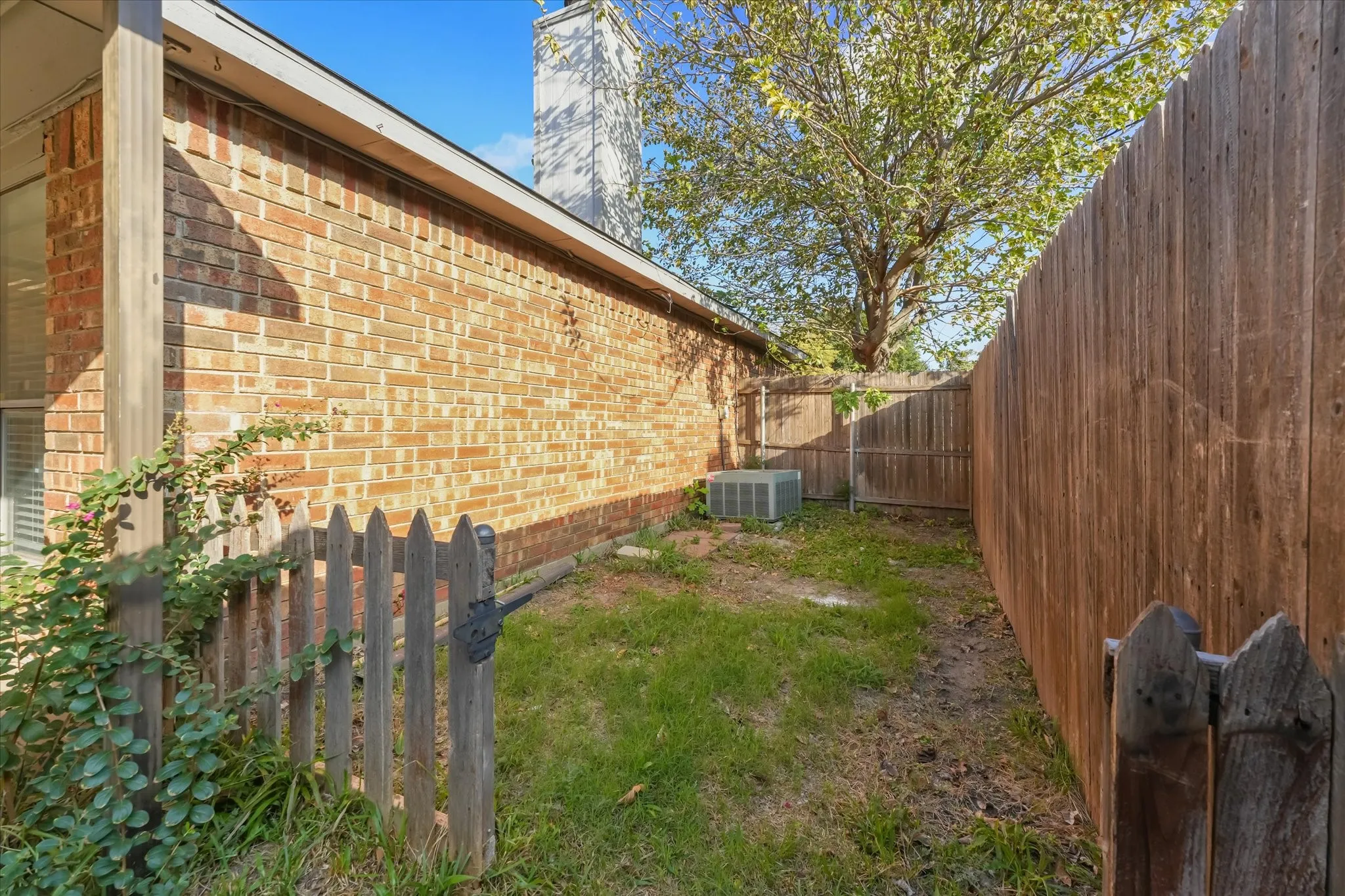 Single Family Residence For Sale in Collin County , 708 Tribal Road, Plano, Texas 75023, 2 Bedroom, 2 Bathroom, 2 Garage spaces, 1,558 Sqft, built in 1984, mls#21412663, Real Estate Agent in Plano, Homes For Sale in Collin county, Homes For Sale in Plano, Realtor in Plano Texas, Real Estate Brokerage Independent Realty Texas, Luminita Cordes Realtor