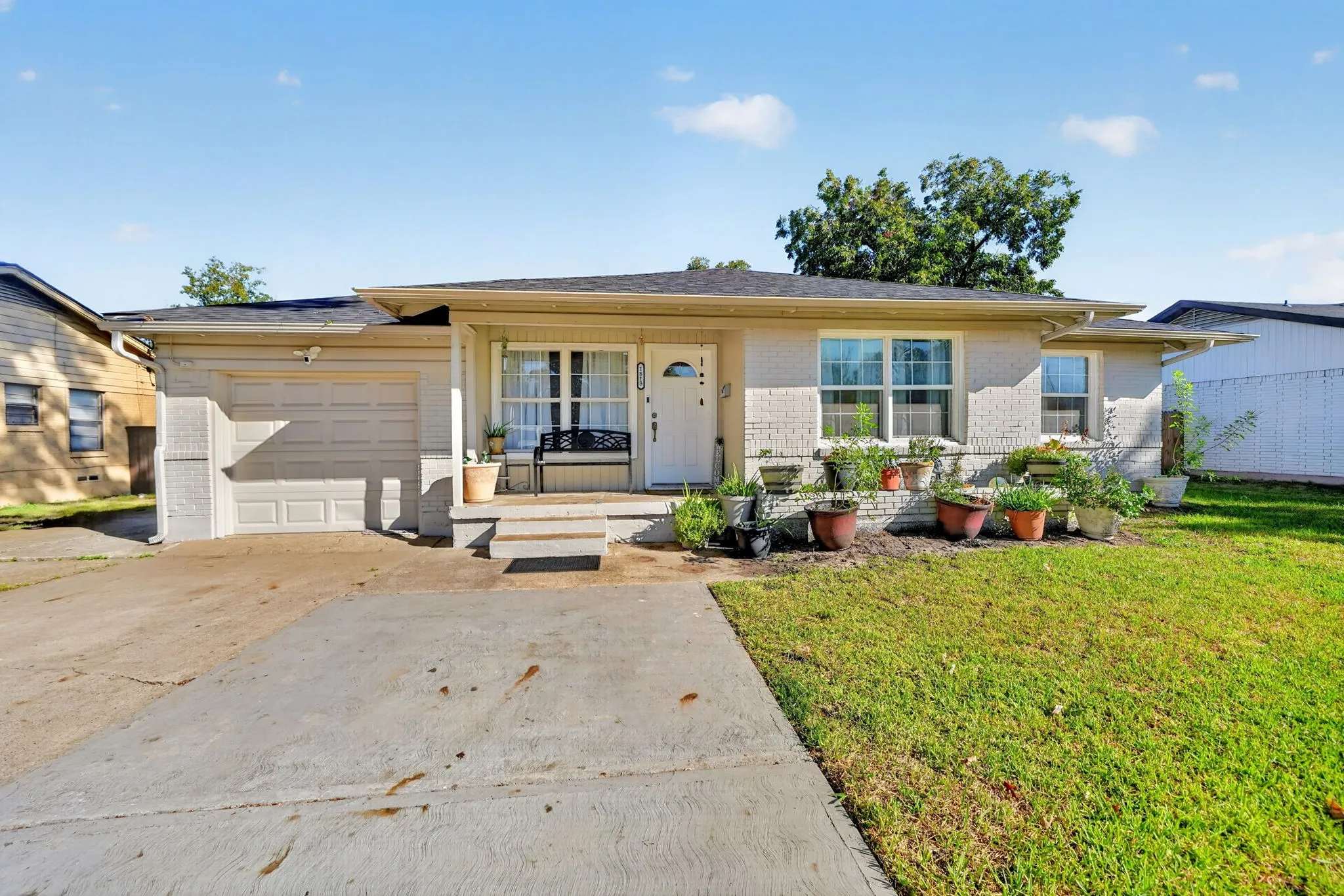 Single Family Residence For Sale in Dallas County , 1813 Baxley Drive, Carrollton, Texas 75006, 4 Bedroom, 3 Bathroom, 1 Garage spaces, 2,106 Sqft, built in 1956, mls#21402455, Real Estate Agent in Carrollton, Homes For Sale in Dallas county, Homes For Sale in Carrollton, Realtor in Carrollton Texas, Real Estate Brokerage Independent Realty Texas, Luminita Cordes Realtor