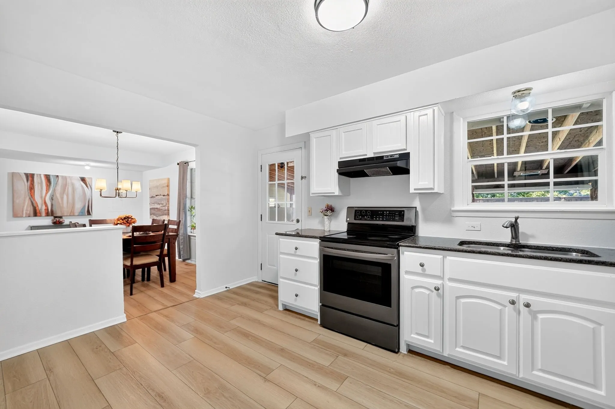 Single Family Residence For Sale in Dallas County , 1813 Baxley Drive, Carrollton, Texas 75006, 4 Bedroom, 3 Bathroom, 1 Garage spaces, 2,106 Sqft, built in 1956, mls#21402455, Real Estate Agent in Carrollton, Homes For Sale in Dallas county, Homes For Sale in Carrollton, Realtor in Carrollton Texas, Real Estate Brokerage Independent Realty Texas, Luminita Cordes Realtor