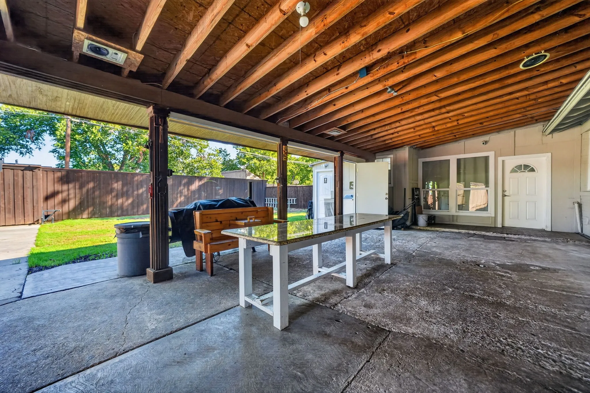 Single Family Residence For Sale in Dallas County , 1813 Baxley Drive, Carrollton, Texas 75006, 4 Bedroom, 3 Bathroom, 1 Garage spaces, 2,106 Sqft, built in 1956, mls#21402455, Real Estate Agent in Carrollton, Homes For Sale in Dallas county, Homes For Sale in Carrollton, Realtor in Carrollton Texas, Real Estate Brokerage Independent Realty Texas, Luminita Cordes Realtor