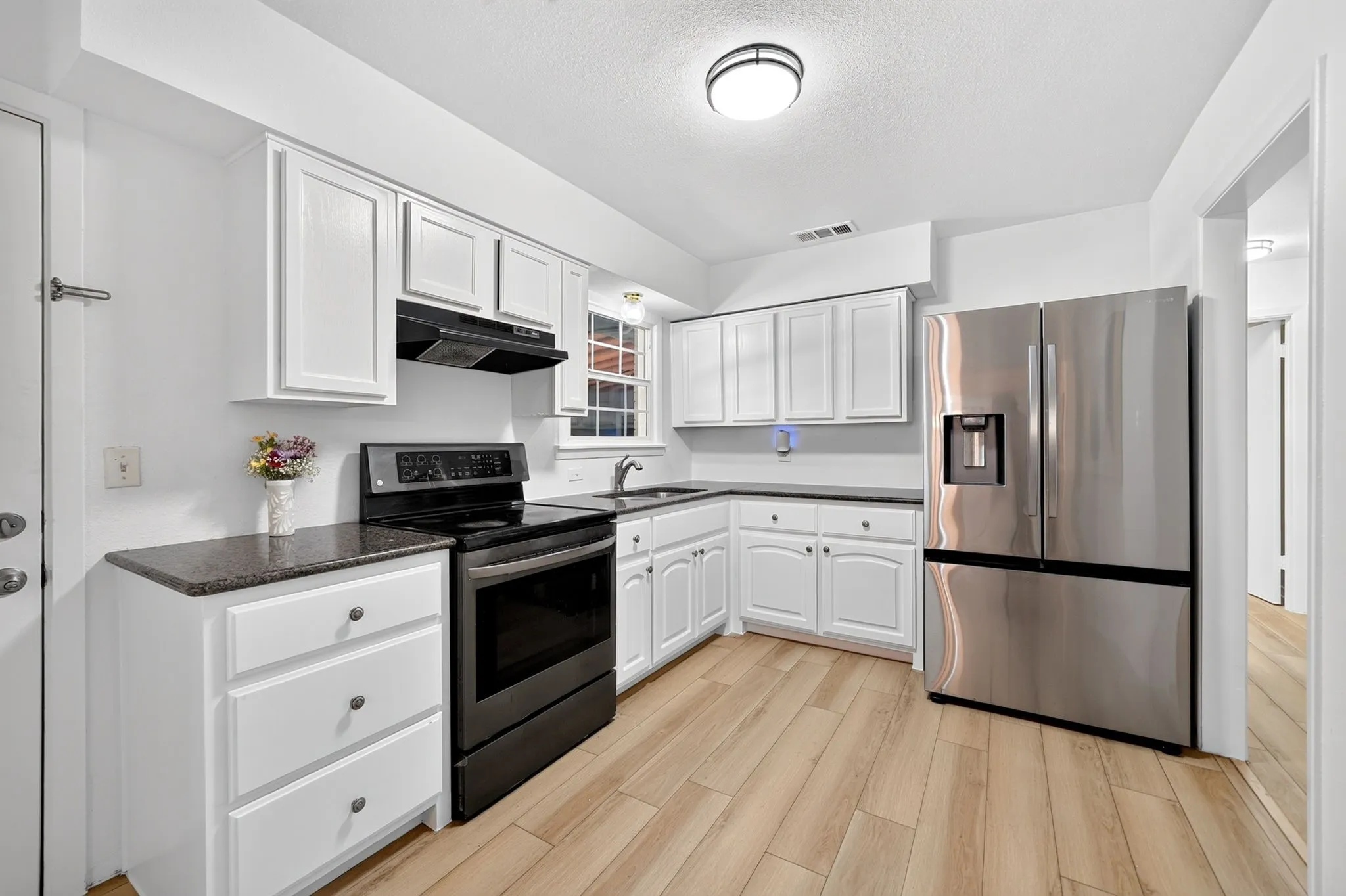 Single Family Residence For Sale in Dallas County , 1813 Baxley Drive, Carrollton, Texas 75006, 4 Bedroom, 3 Bathroom, 1 Garage spaces, 2,106 Sqft, built in 1956, mls#21402455, Real Estate Agent in Carrollton, Homes For Sale in Dallas county, Homes For Sale in Carrollton, Realtor in Carrollton Texas, Real Estate Brokerage Independent Realty Texas, Luminita Cordes Realtor