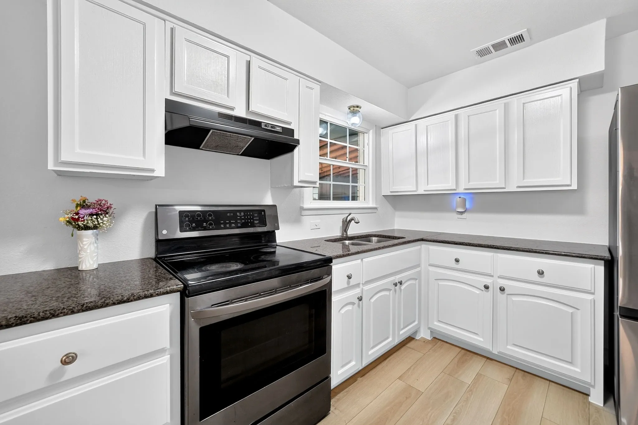 Single Family Residence For Sale in Dallas County , 1813 Baxley Drive, Carrollton, Texas 75006, 4 Bedroom, 3 Bathroom, 1 Garage spaces, 2,106 Sqft, built in 1956, mls#21402455, Real Estate Agent in Carrollton, Homes For Sale in Dallas county, Homes For Sale in Carrollton, Realtor in Carrollton Texas, Real Estate Brokerage Independent Realty Texas, Luminita Cordes Realtor