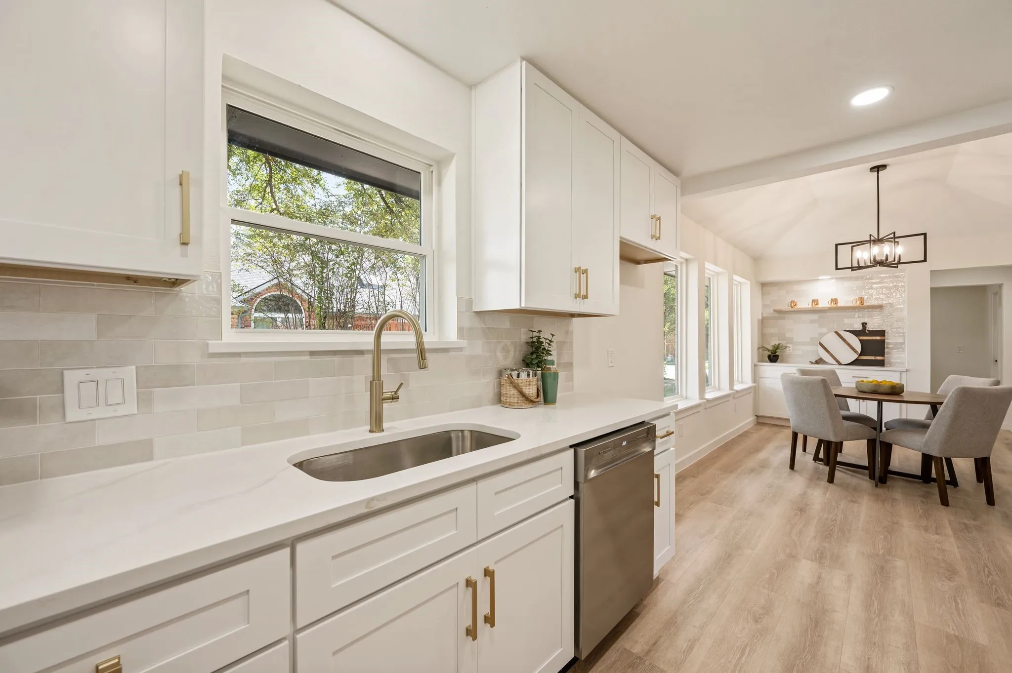 Single Family Residence For Sale in Collin County , 2144 Usa Drive, Plano, Texas 75025, 4 Bedroom, 3 Bathroom, 2 Garage spaces, 2,598 Sqft, built in 1984, mls#21413821, Real Estate Agent in Plano, Homes For Sale in Collin county, Homes For Sale in Plano, Realtor in Plano Texas, Real Estate Brokerage Independent Realty Texas, Luminita Cordes Realtor