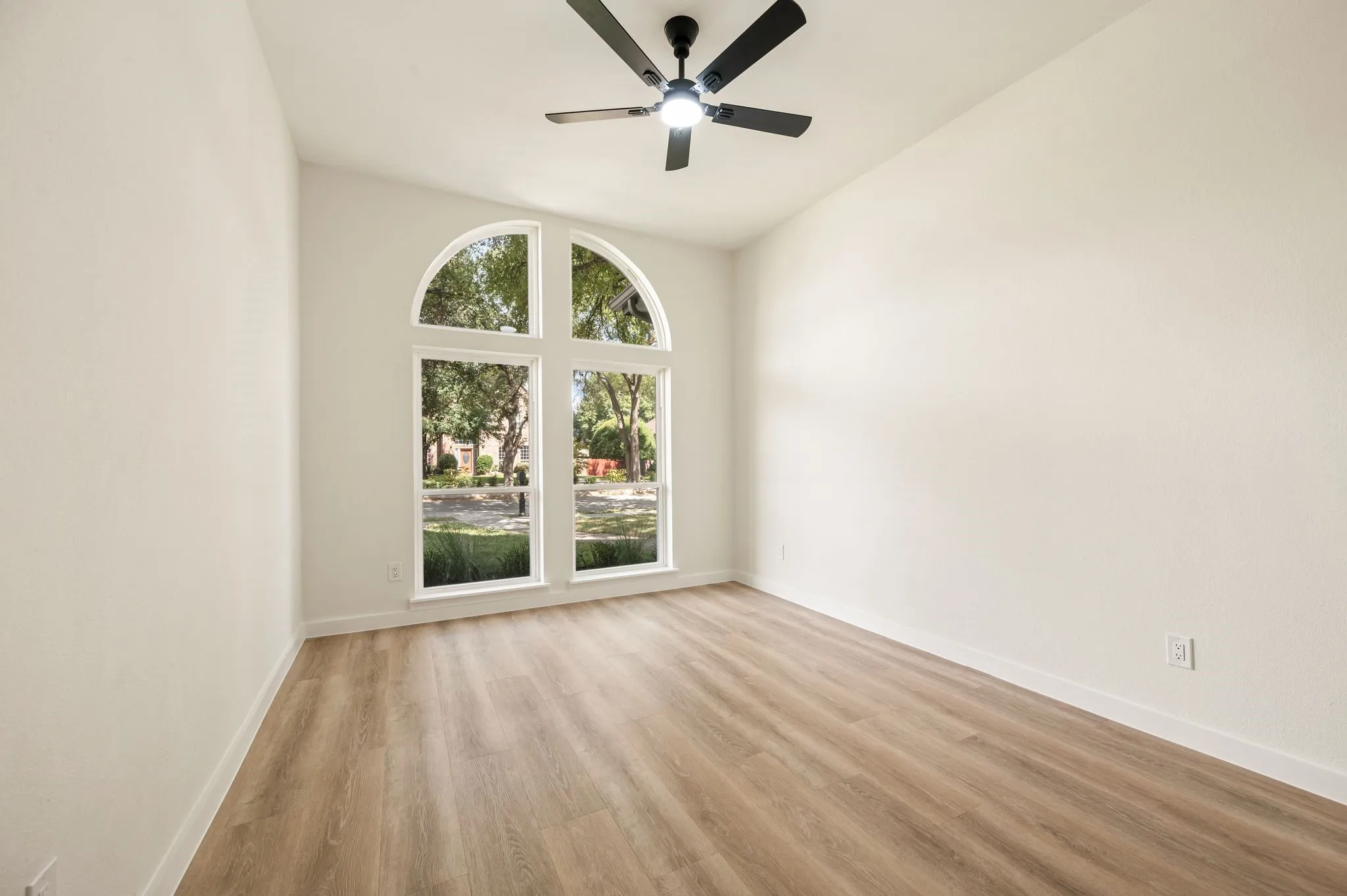 Single Family Residence For Sale in Collin County , 2144 Usa Drive, Plano, Texas 75025, 4 Bedroom, 3 Bathroom, 2 Garage spaces, 2,598 Sqft, built in 1984, mls#21413821, Real Estate Agent in Plano, Homes For Sale in Collin county, Homes For Sale in Plano, Realtor in Plano Texas, Real Estate Brokerage Independent Realty Texas, Luminita Cordes Realtor