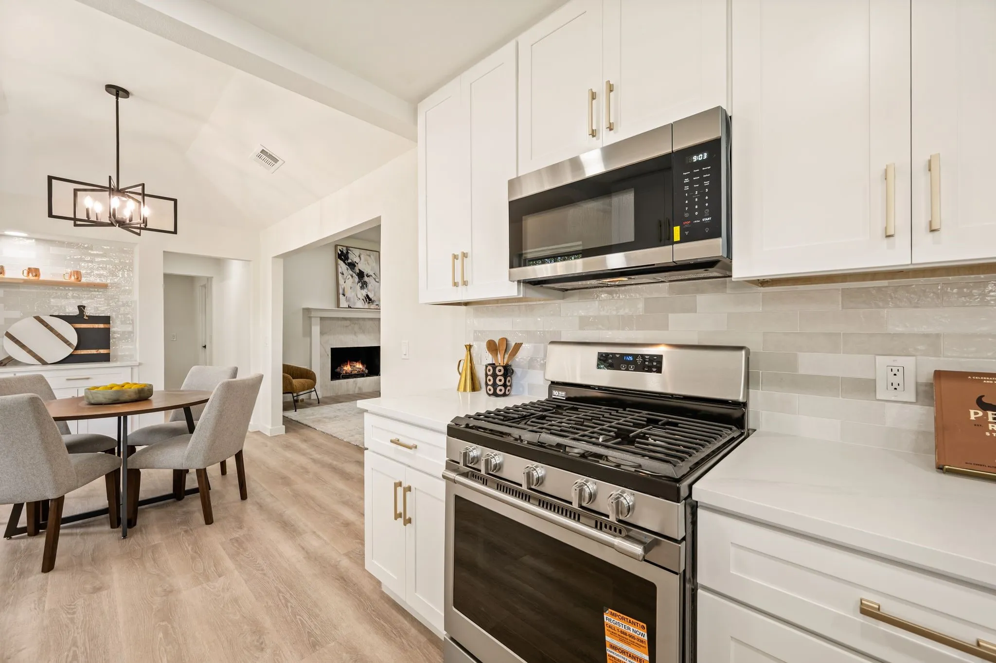Single Family Residence For Sale in Collin County , 2144 Usa Drive, Plano, Texas 75025, 4 Bedroom, 3 Bathroom, 2 Garage spaces, 2,598 Sqft, built in 1984, mls#21413821, Real Estate Agent in Plano, Homes For Sale in Collin county, Homes For Sale in Plano, Realtor in Plano Texas, Real Estate Brokerage Independent Realty Texas, Luminita Cordes Realtor