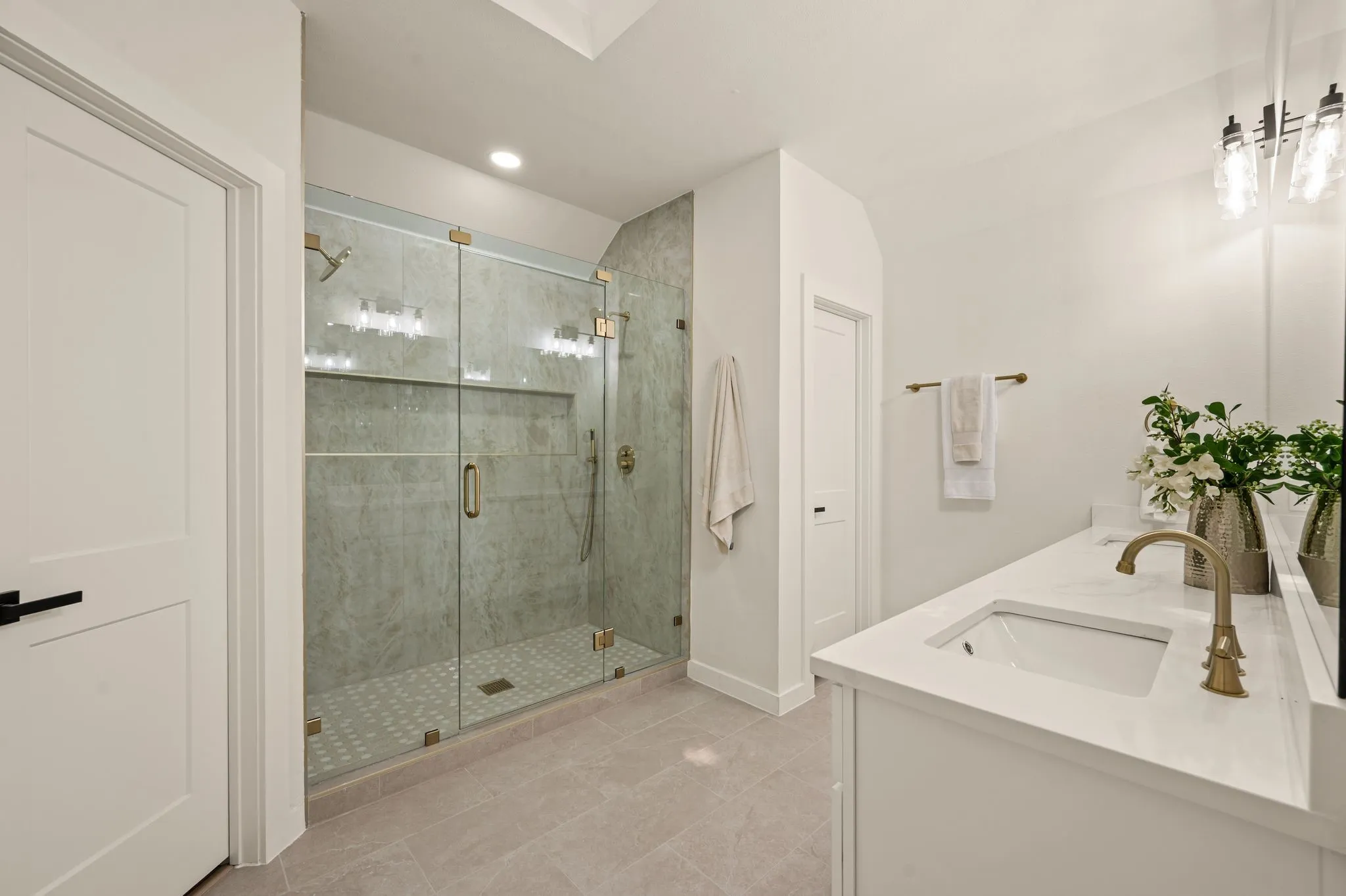 Single Family Residence For Sale in Collin County , 2144 Usa Drive, Plano, Texas 75025, 4 Bedroom, 3 Bathroom, 2 Garage spaces, 2,598 Sqft, built in 1984, mls#21413821, Real Estate Agent in Plano, Homes For Sale in Collin county, Homes For Sale in Plano, Realtor in Plano Texas, Real Estate Brokerage Independent Realty Texas, Luminita Cordes Realtor