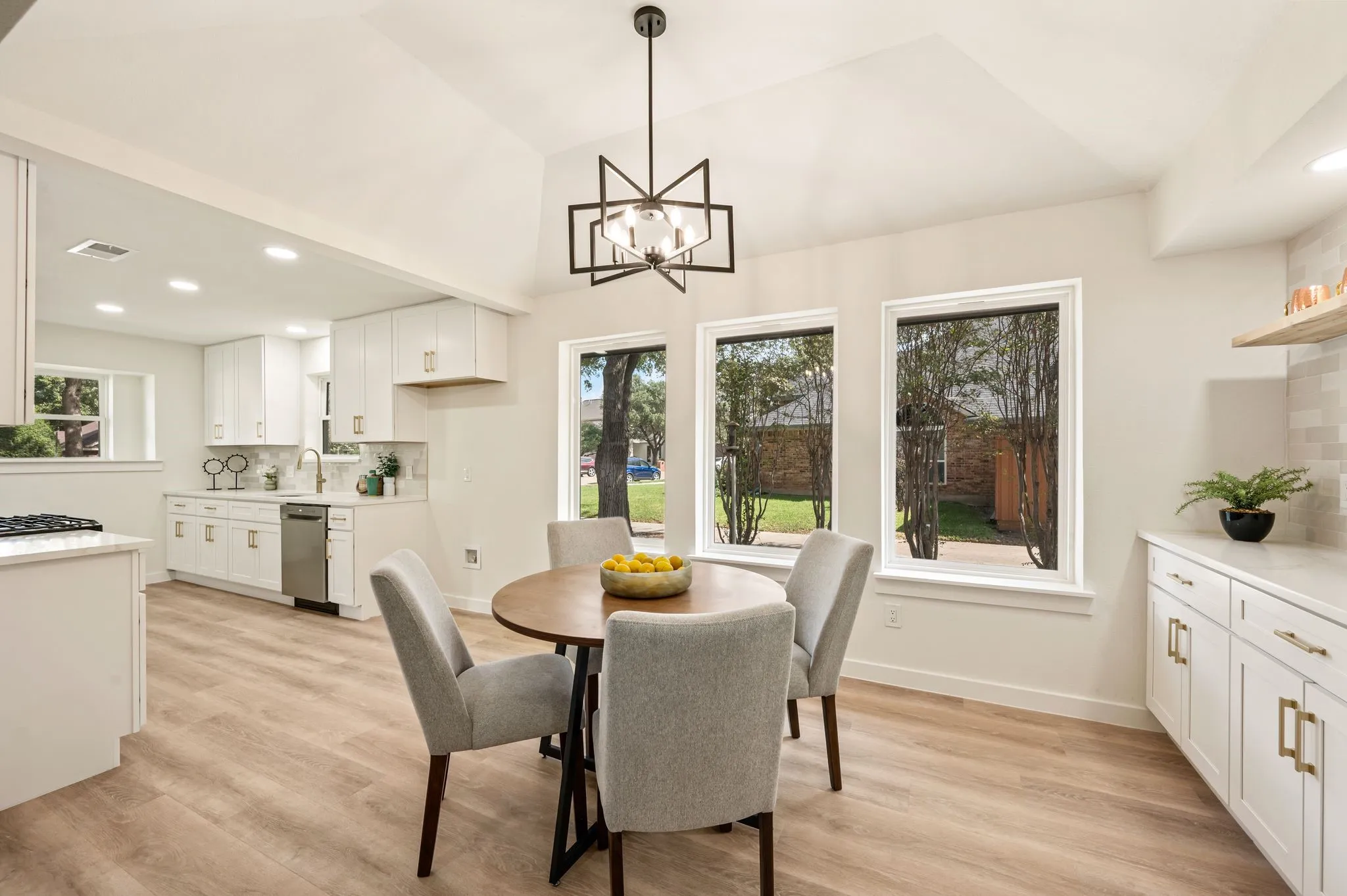 Single Family Residence For Sale in Collin County , 2144 Usa Drive, Plano, Texas 75025, 4 Bedroom, 3 Bathroom, 2 Garage spaces, 2,598 Sqft, built in 1984, mls#21413821, Real Estate Agent in Plano, Homes For Sale in Collin county, Homes For Sale in Plano, Realtor in Plano Texas, Real Estate Brokerage Independent Realty Texas, Luminita Cordes Realtor