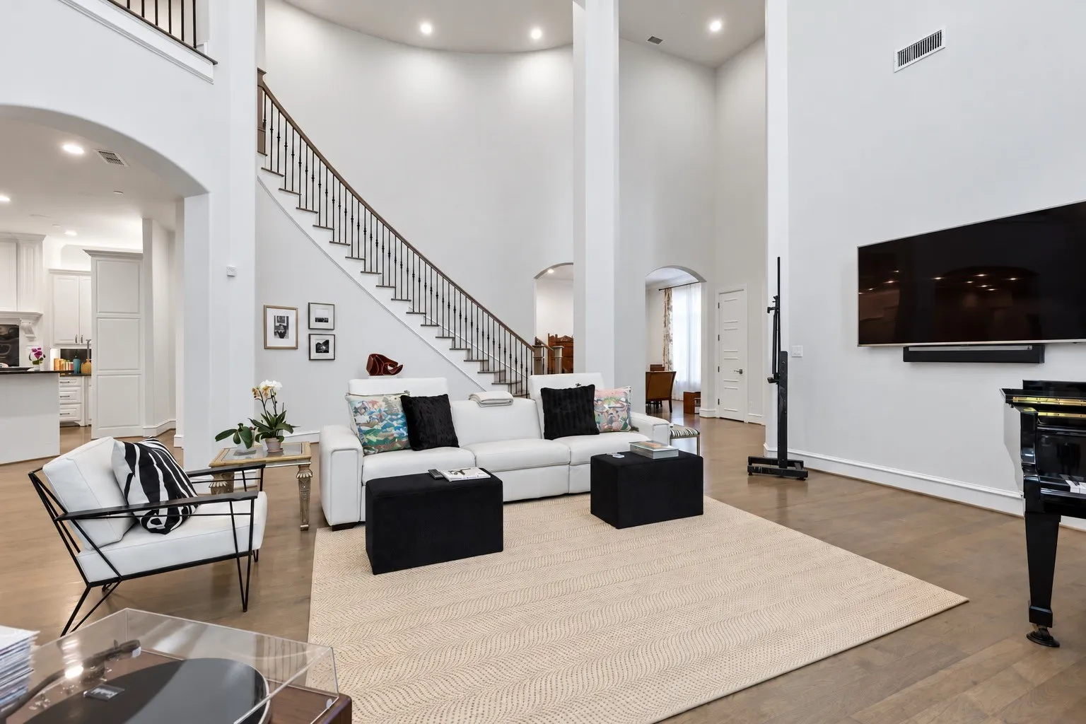 Single Family Residence For Sale in Dallas County , 4501 Normandy Avenue, University Park, Texas 75205, 3 Bedroom, 4 Bathroom, 2 Garage spaces, 4,755 Sqft, built in 2014, mls#21412822, Real Estate Agent in University Park, Homes For Sale in Dallas county, Homes For Sale in University Park, Realtor in University Park Texas, Real Estate Brokerage Independent Realty Texas, Luminita Cordes Realtor