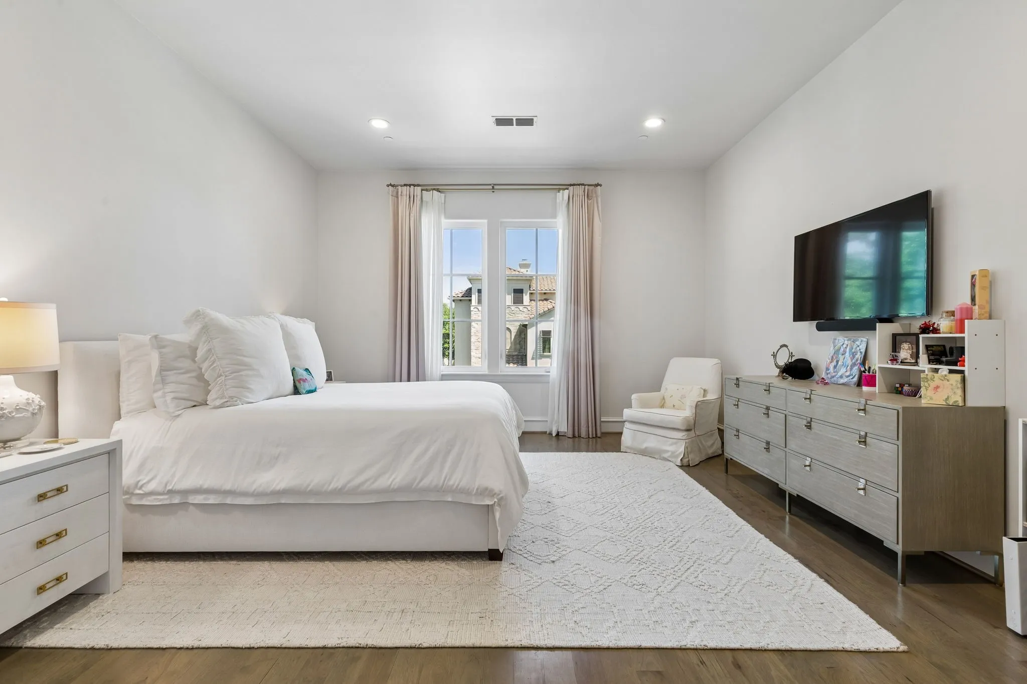 Single Family Residence For Sale in Dallas County , 4501 Normandy Avenue, University Park, Texas 75205, 3 Bedroom, 4 Bathroom, 2 Garage spaces, 4,755 Sqft, built in 2014, mls#21412822, Real Estate Agent in University Park, Homes For Sale in Dallas county, Homes For Sale in University Park, Realtor in University Park Texas, Real Estate Brokerage Independent Realty Texas, Luminita Cordes Realtor