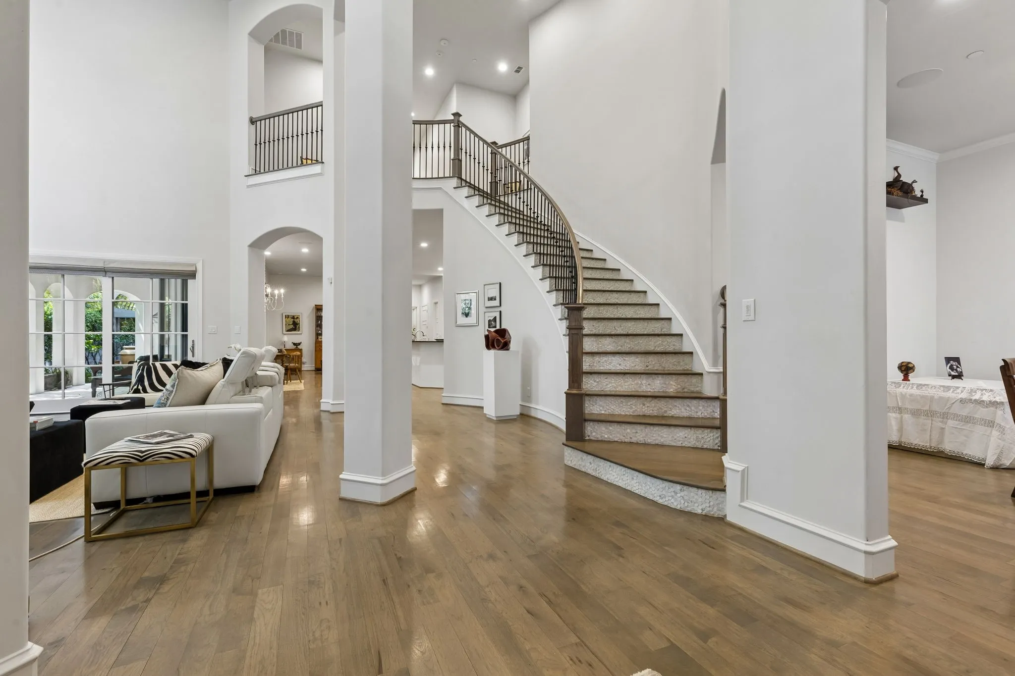 Single Family Residence For Sale in Dallas County , 4501 Normandy Avenue, University Park, Texas 75205, 3 Bedroom, 4 Bathroom, 2 Garage spaces, 4,755 Sqft, built in 2014, mls#21412822, Real Estate Agent in University Park, Homes For Sale in Dallas county, Homes For Sale in University Park, Realtor in University Park Texas, Real Estate Brokerage Independent Realty Texas, Luminita Cordes Realtor