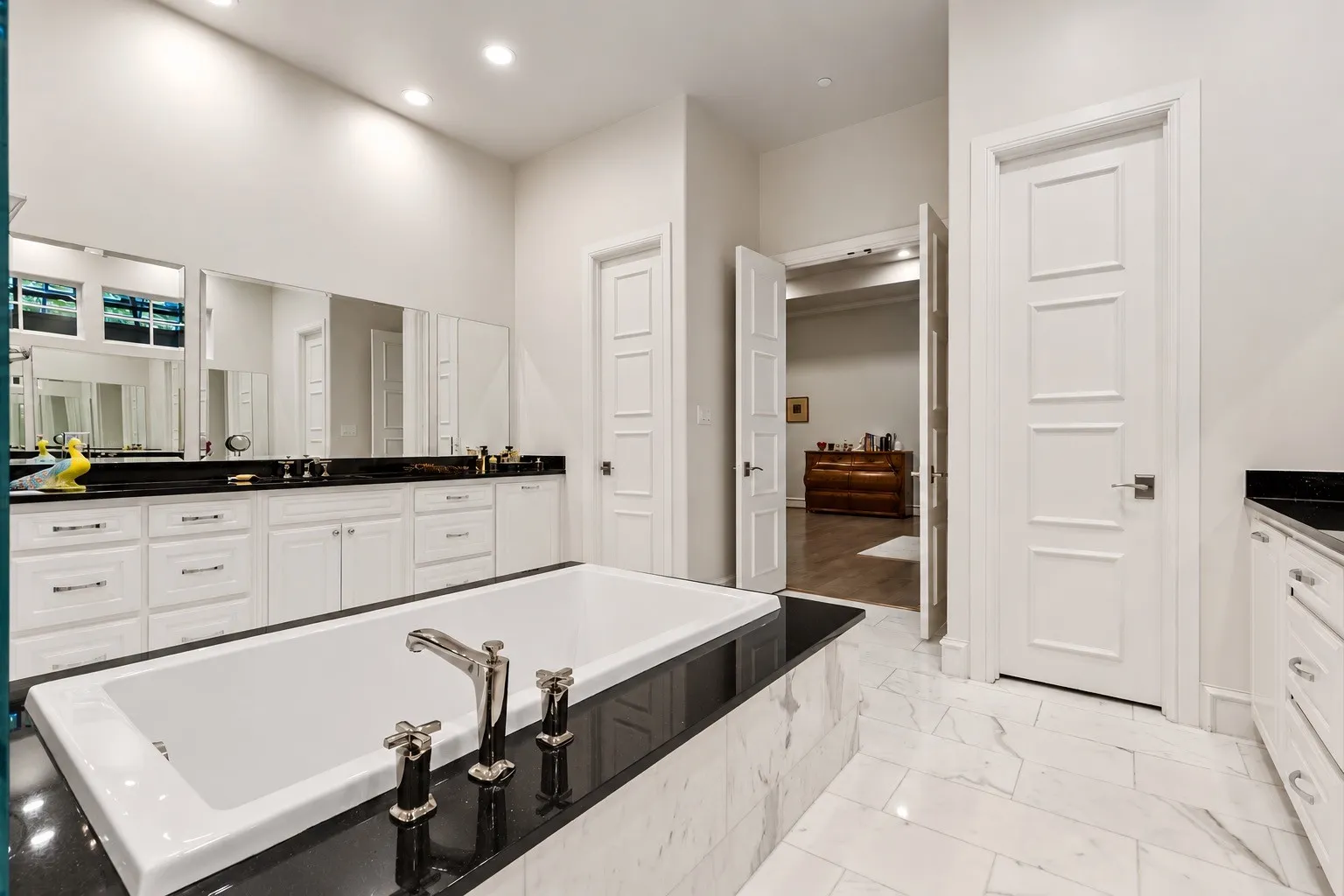 Single Family Residence For Sale in Dallas County , 4501 Normandy Avenue, University Park, Texas 75205, 3 Bedroom, 4 Bathroom, 2 Garage spaces, 4,755 Sqft, built in 2014, mls#21412822, Real Estate Agent in University Park, Homes For Sale in Dallas county, Homes For Sale in University Park, Realtor in University Park Texas, Real Estate Brokerage Independent Realty Texas, Luminita Cordes Realtor