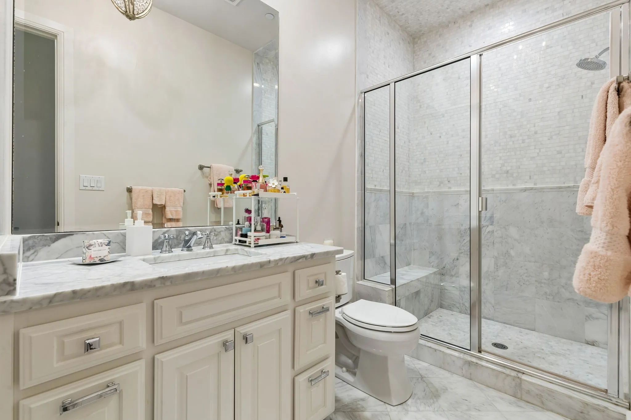 Single Family Residence For Sale in Dallas County , 4501 Normandy Avenue, University Park, Texas 75205, 3 Bedroom, 4 Bathroom, 2 Garage spaces, 4,755 Sqft, built in 2014, mls#21412822, Real Estate Agent in University Park, Homes For Sale in Dallas county, Homes For Sale in University Park, Realtor in University Park Texas, Real Estate Brokerage Independent Realty Texas, Luminita Cordes Realtor