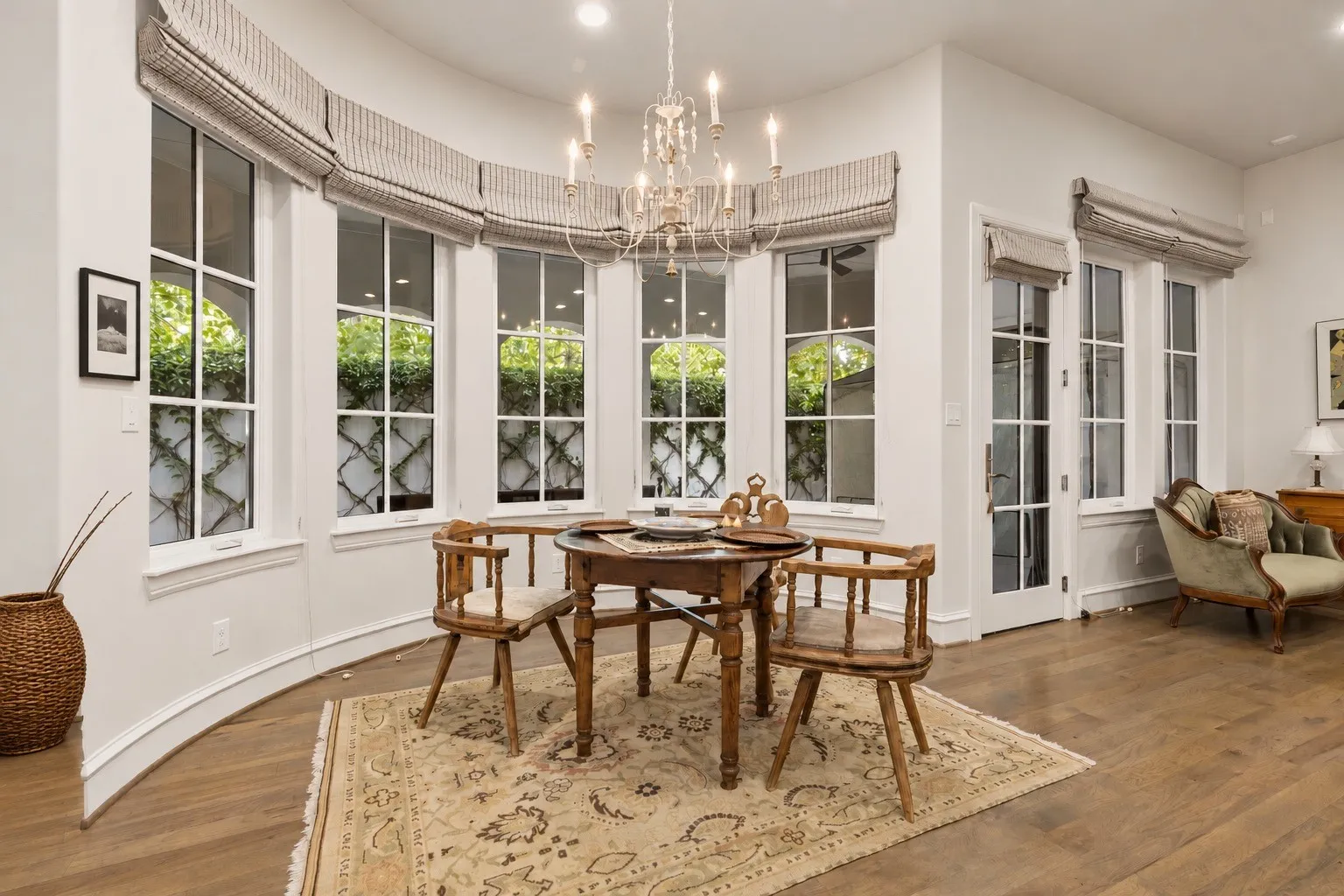 Single Family Residence For Sale in Dallas County , 4501 Normandy Avenue, University Park, Texas 75205, 3 Bedroom, 4 Bathroom, 2 Garage spaces, 4,755 Sqft, built in 2014, mls#21412822, Real Estate Agent in University Park, Homes For Sale in Dallas county, Homes For Sale in University Park, Realtor in University Park Texas, Real Estate Brokerage Independent Realty Texas, Luminita Cordes Realtor