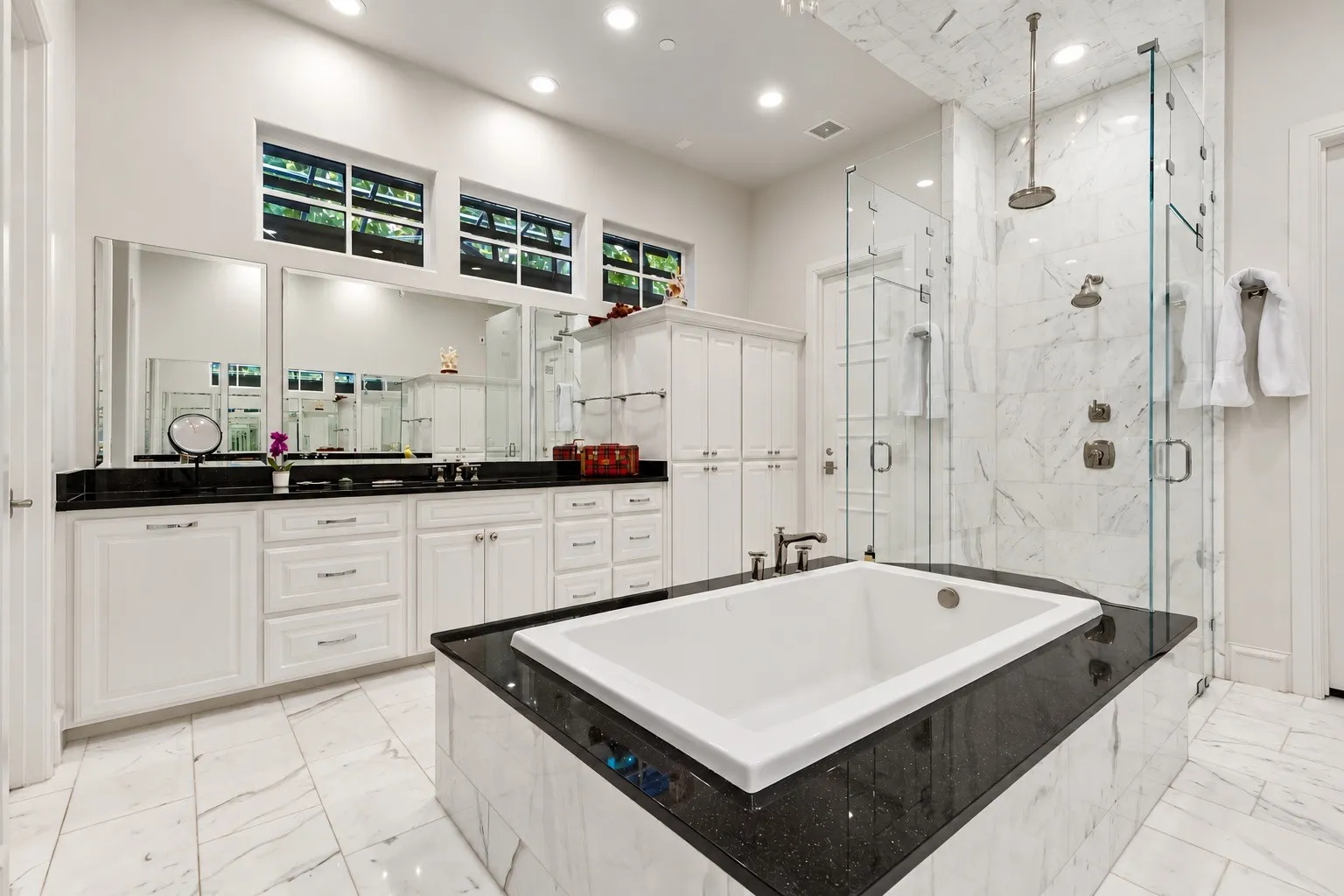 Single Family Residence For Sale in Dallas County , 4501 Normandy Avenue, University Park, Texas 75205, 3 Bedroom, 4 Bathroom, 2 Garage spaces, 4,755 Sqft, built in 2014, mls#21412822, Real Estate Agent in University Park, Homes For Sale in Dallas county, Homes For Sale in University Park, Realtor in University Park Texas, Real Estate Brokerage Independent Realty Texas, Luminita Cordes Realtor