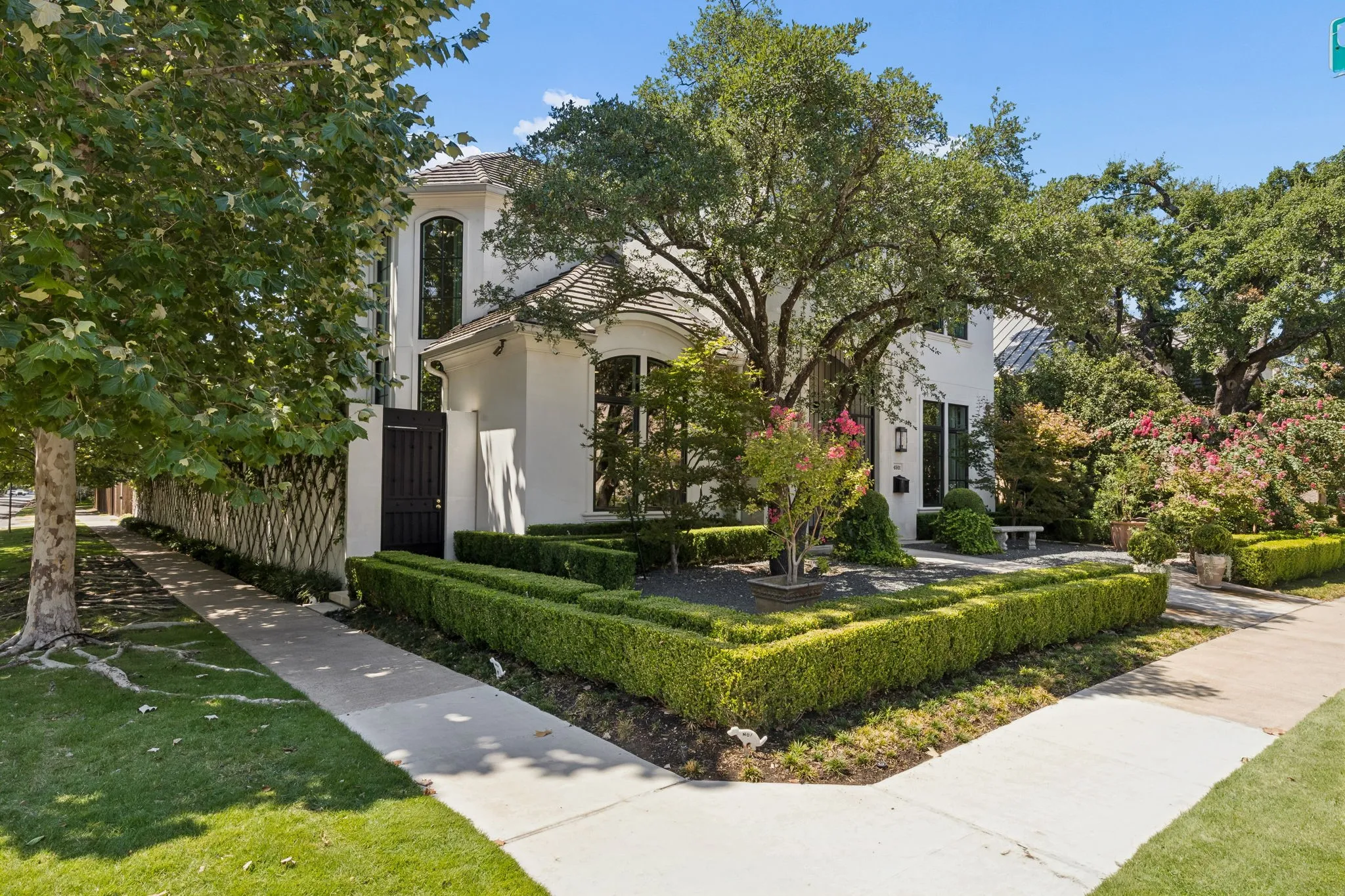 Single Family Residence For Sale in Dallas County , 4501 Normandy Avenue, University Park, Texas 75205, 3 Bedroom, 4 Bathroom, 2 Garage spaces, 4,755 Sqft, built in 2014, mls#21412822, Real Estate Agent in University Park, Homes For Sale in Dallas county, Homes For Sale in University Park, Realtor in University Park Texas, Real Estate Brokerage Independent Realty Texas, Luminita Cordes Realtor