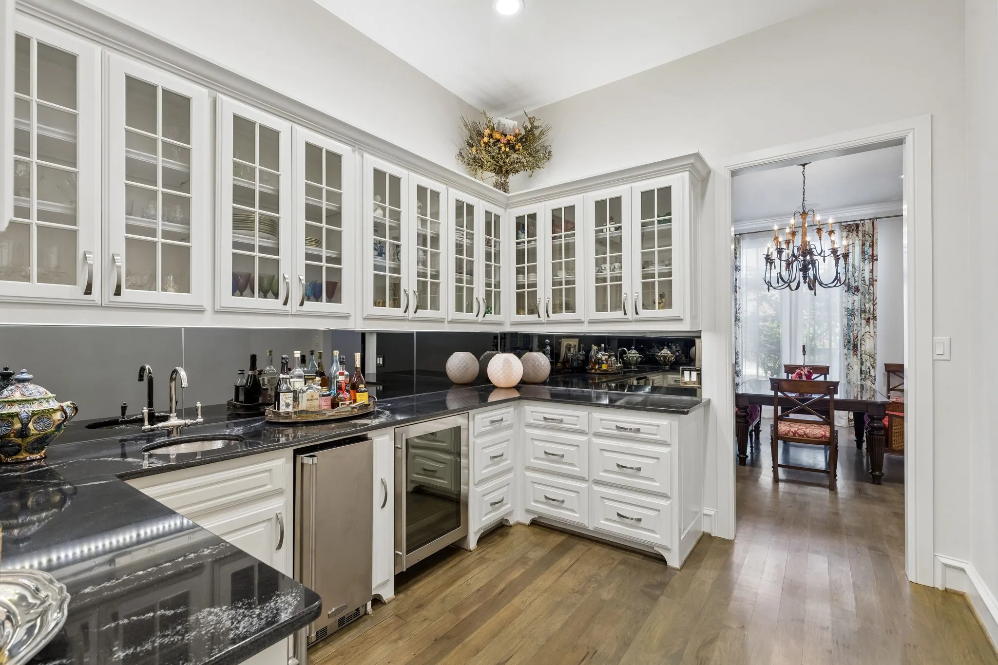 Single Family Residence For Sale in Dallas County , 4501 Normandy Avenue, University Park, Texas 75205, 3 Bedroom, 4 Bathroom, 2 Garage spaces, 4,755 Sqft, built in 2014, mls#21412822, Real Estate Agent in University Park, Homes For Sale in Dallas county, Homes For Sale in University Park, Realtor in University Park Texas, Real Estate Brokerage Independent Realty Texas, Luminita Cordes Realtor