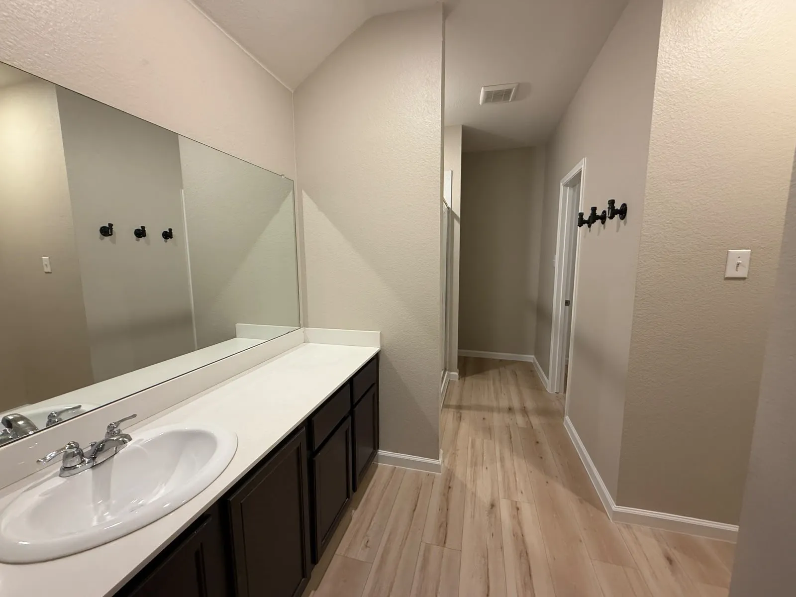 Single Family Residence For Sale in Kaufman County , 3205 Conley Ct, Mesquite, Texas 75126, 3 Bedroom, 2 Bathroom, 2 Garage spaces, 1,518 Sqft, built in 2022, mls#21413607, Real Estate Agent in Mesquite, Homes For Sale in Kaufman county, Homes For Sale in Mesquite, Realtor in Mesquite Texas, Real Estate Brokerage Independent Realty Texas, Luminita Cordes Realtor